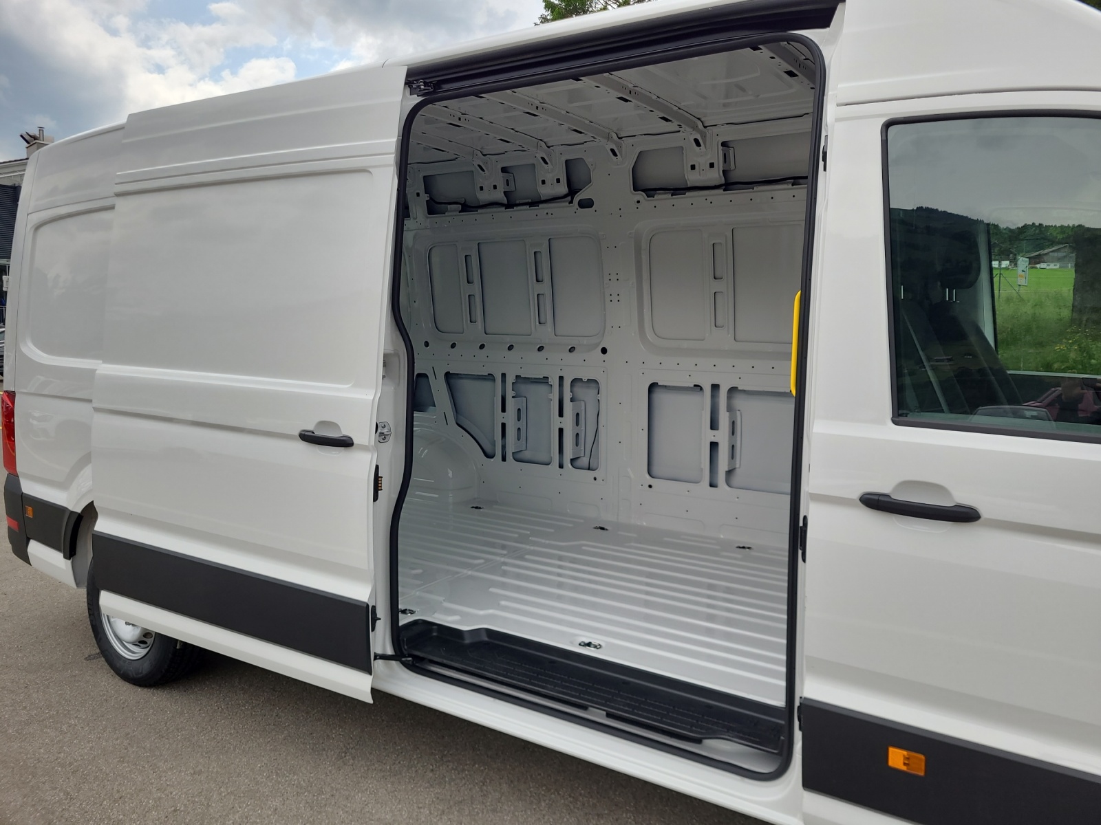 VW Crafter 35 2.0 TDI L4 HD-image-9