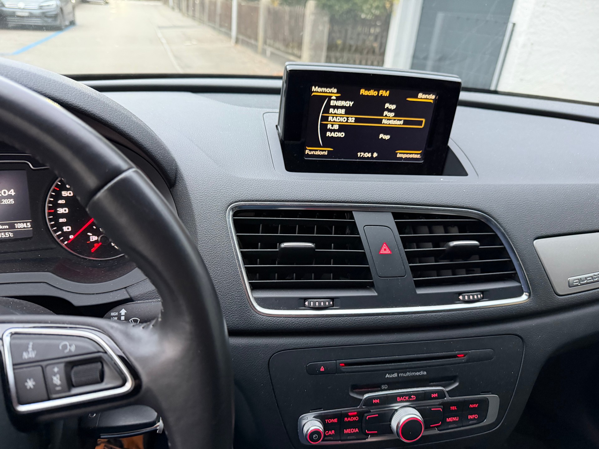 AUDI Q3 2.0 TDI quattro S-tronic-image-9