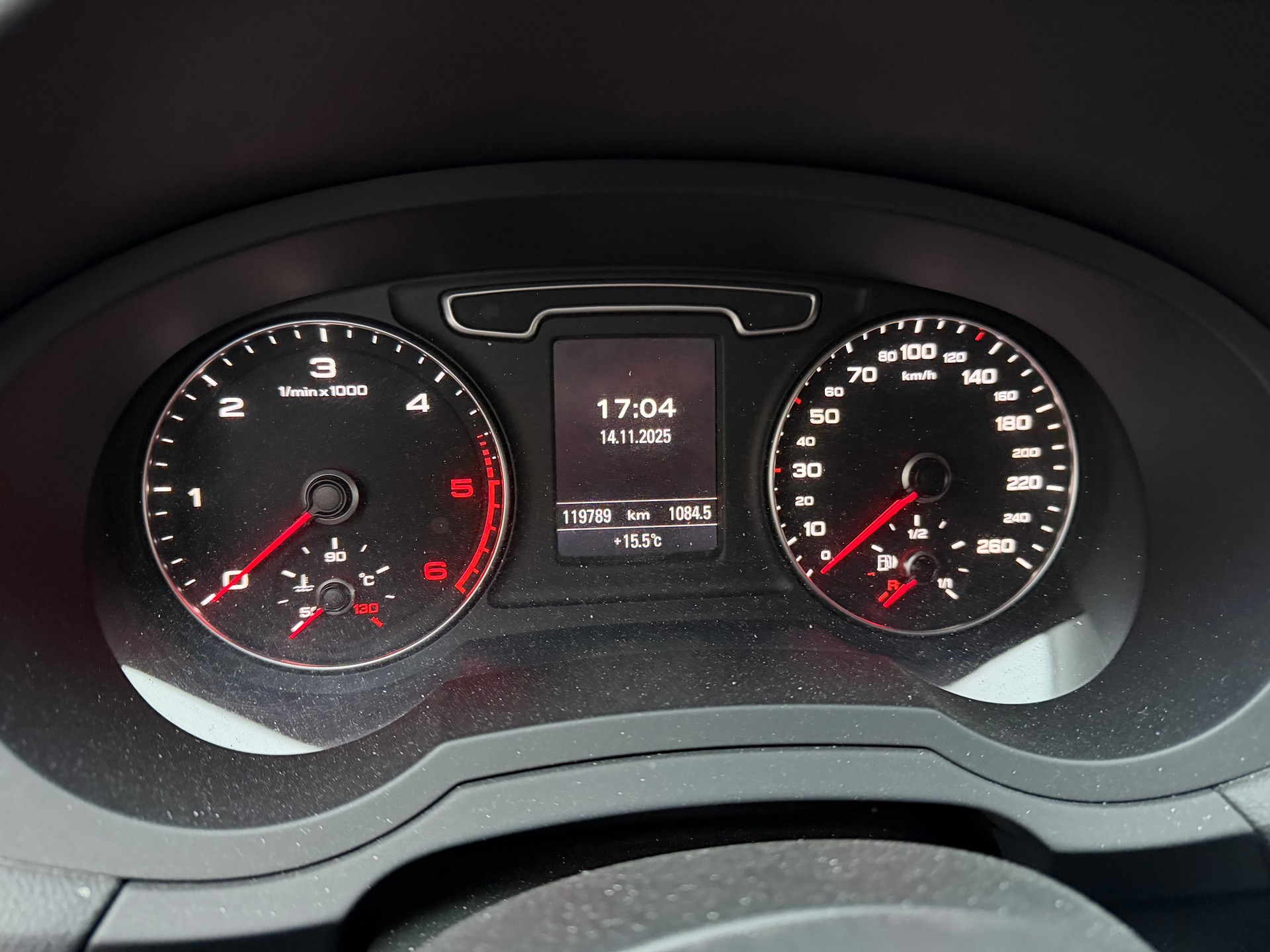 AUDI Q3 2.0 TDI quattro S-tronic-image-10