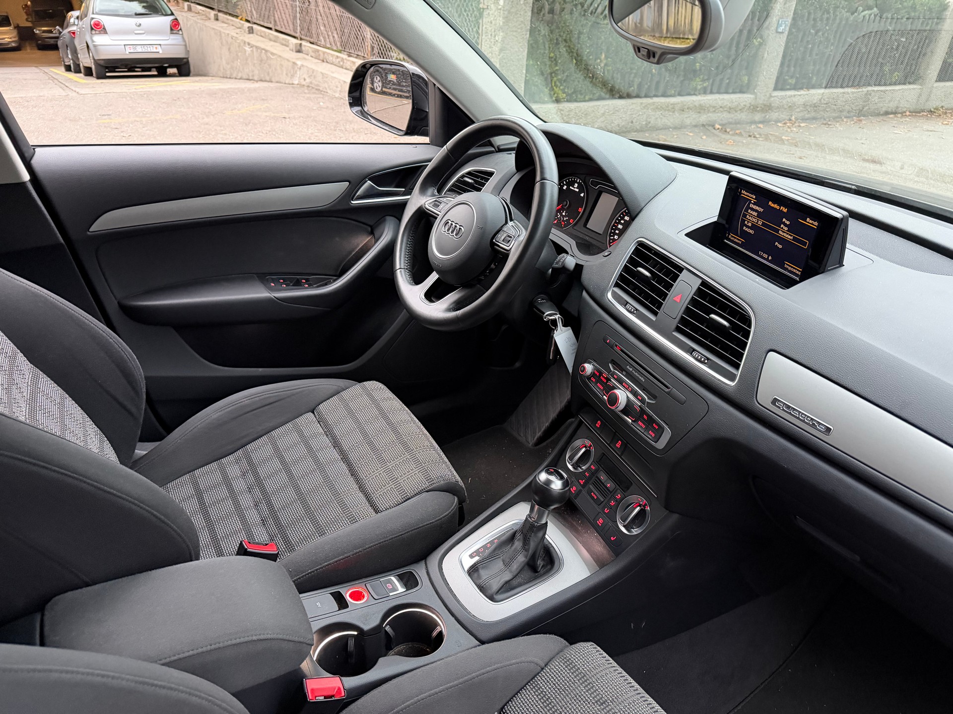 AUDI Q3 2.0 TDI quattro S-tronic-image-8