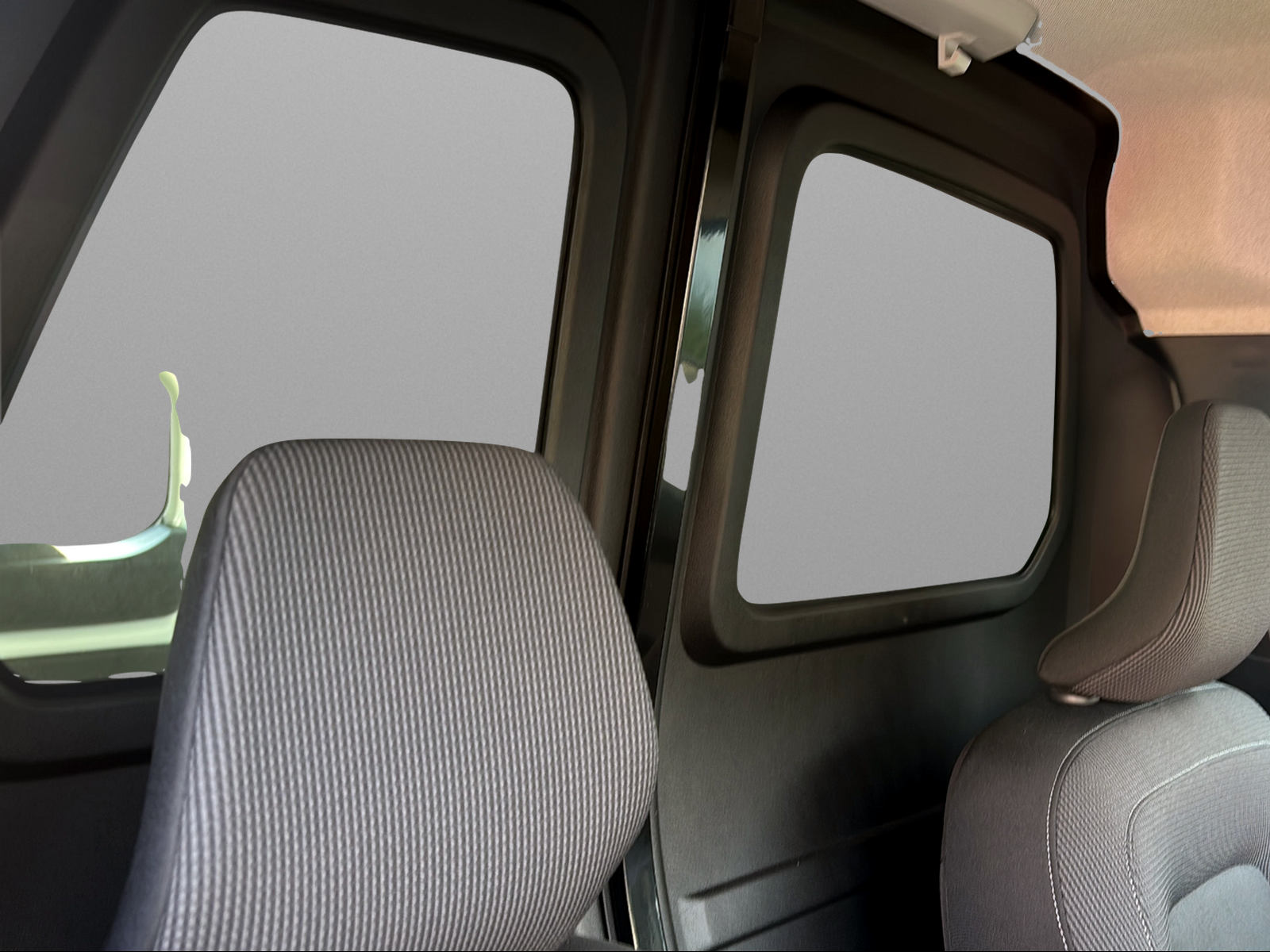 RENAULT Kangoo Van EV45 Standard L2 22kW Extra-image-14