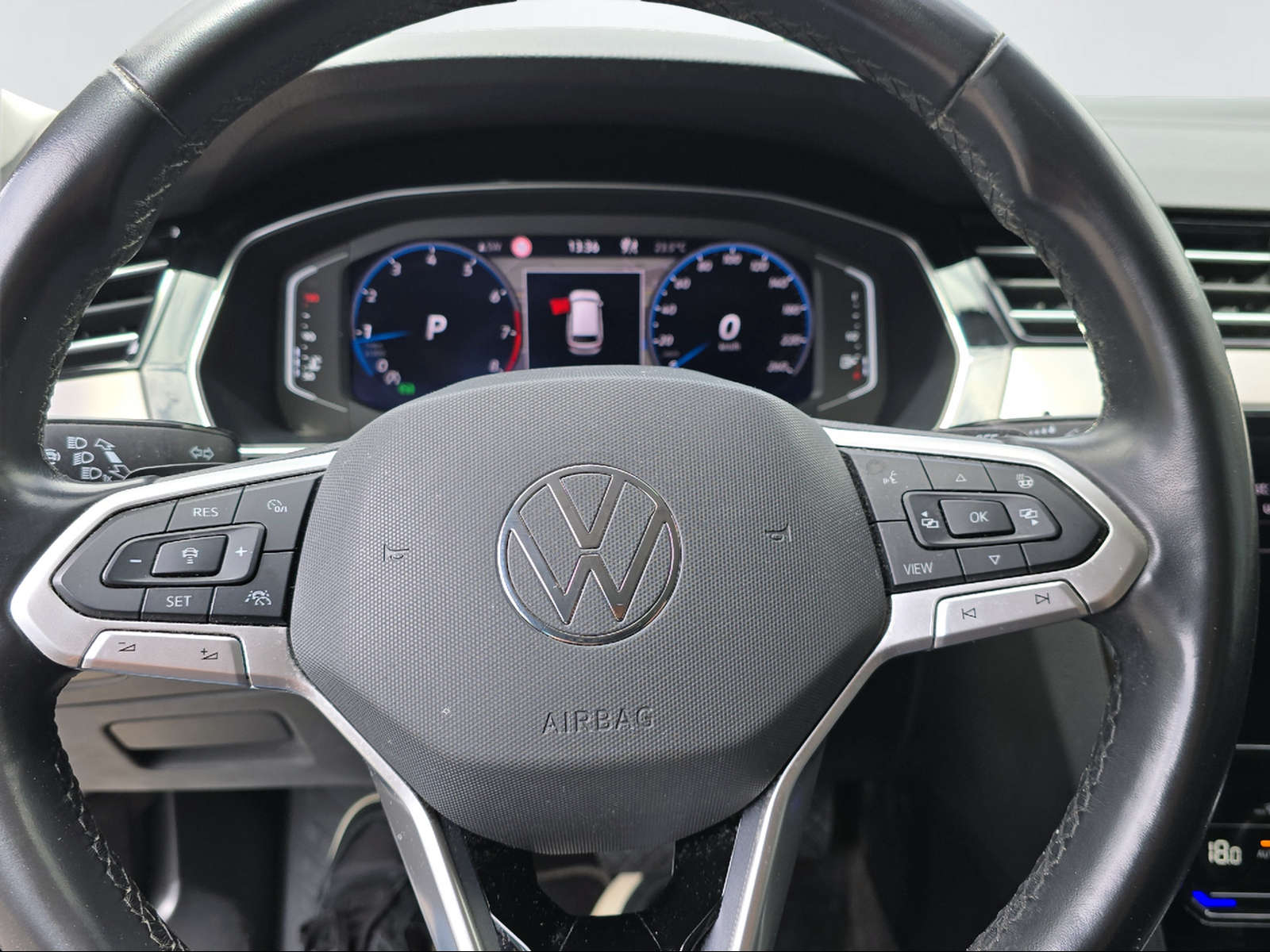 VW Passat Variant 2.0 TSI Elegance DSG 4m-image-10