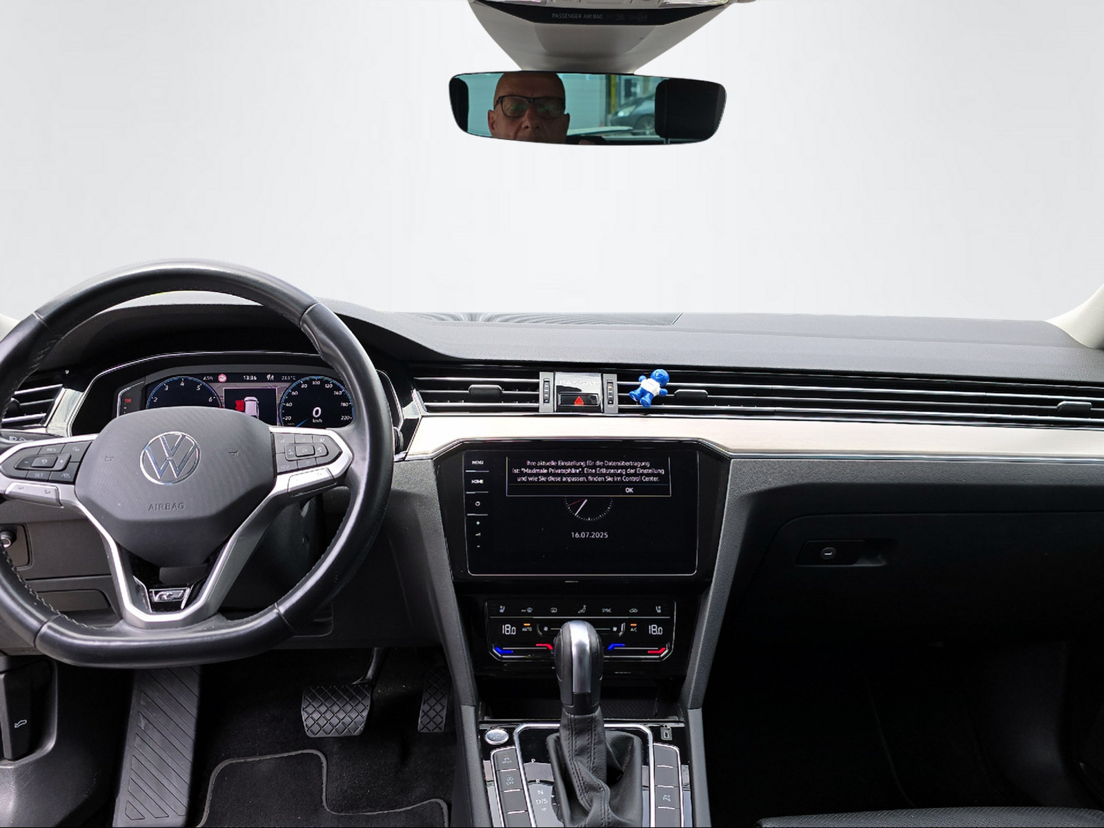 VW Passat Variant 2.0 TSI Elegance DSG 4m-image-11