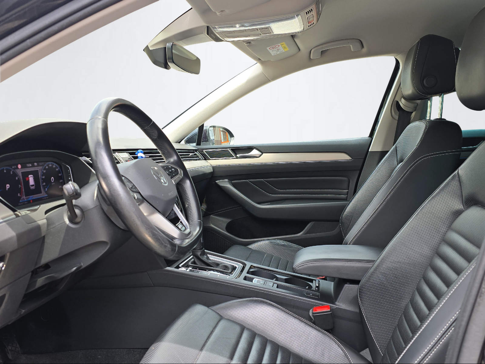 VW Passat Variant 2.0 TSI Elegance DSG 4m-image-7
