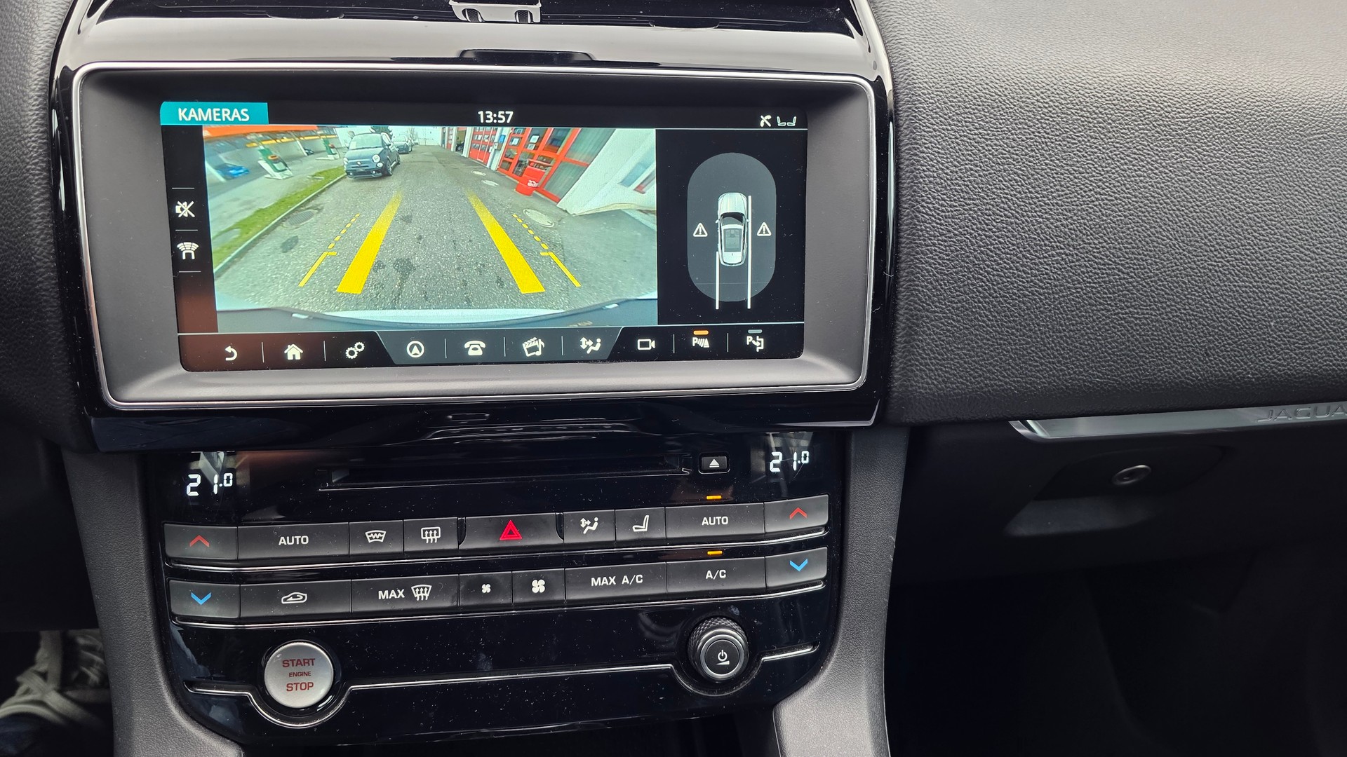 JAGUAR F-Pace 2.0d R-Sport AWD 4x4 Automat-image-13