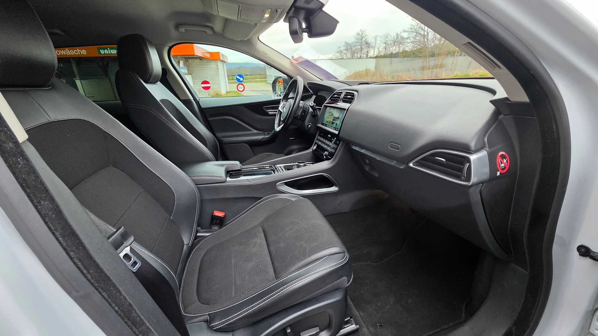 JAGUAR F-Pace 2.0d R-Sport AWD 4x4 Automat-image-10