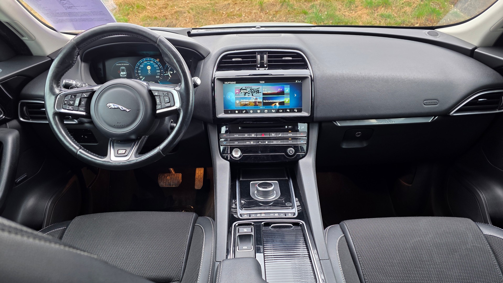 JAGUAR F-Pace 2.0d R-Sport AWD 4x4 Automat-image-8
