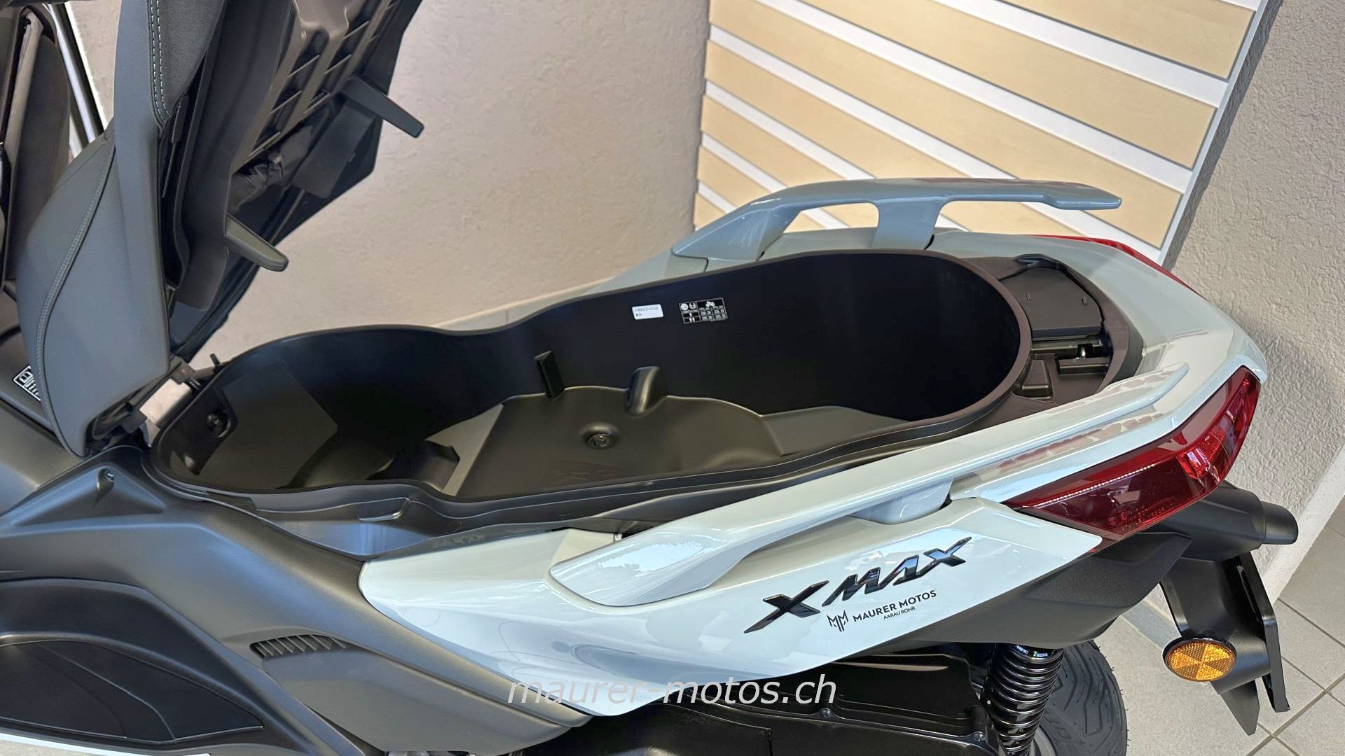 YAMAHA XMAX 300D TECHMAX-image-4