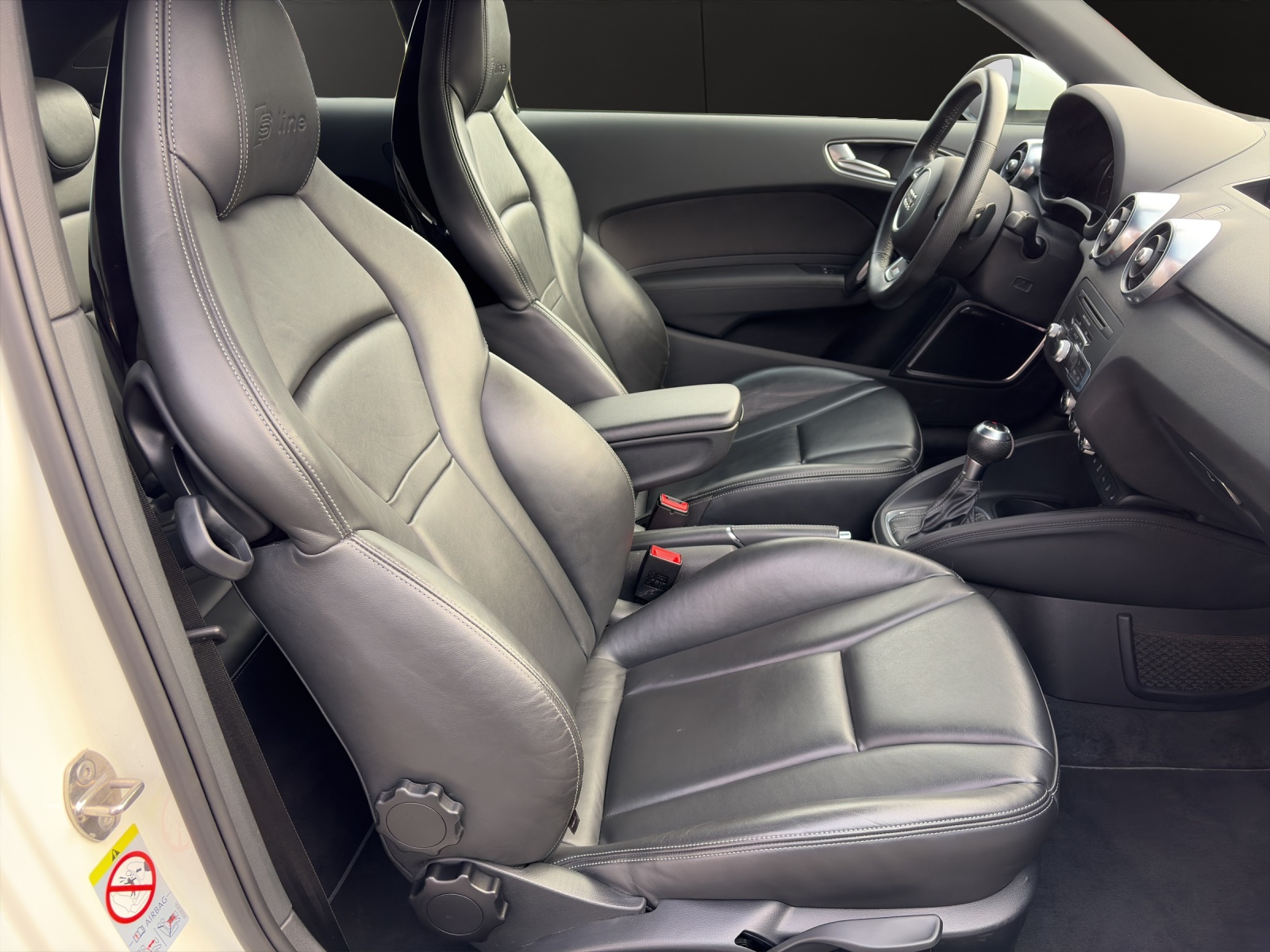 AUDI A1 Sport 1.4 TFSI Ambition S-Tronic-image-14