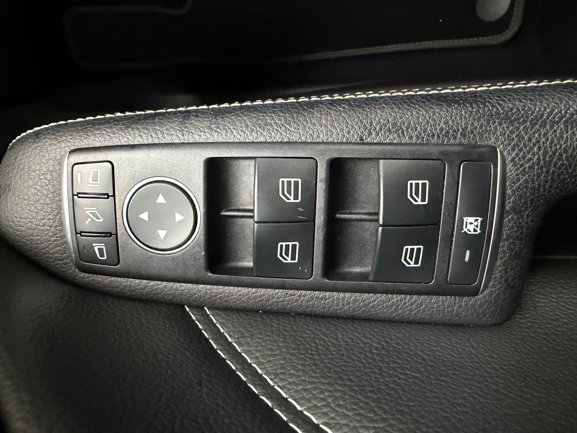 MERCEDES-BENZ B 200 Night Star 7G-DCT-image-15