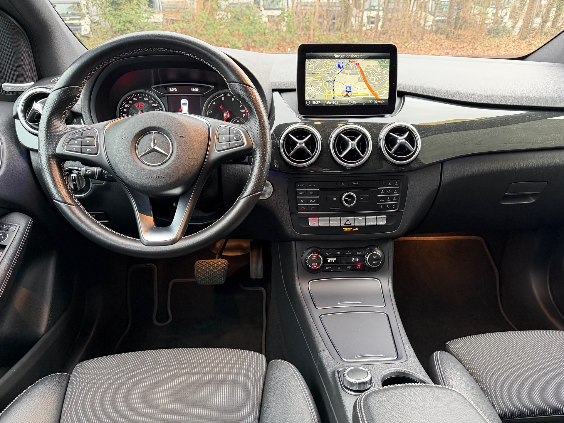 MERCEDES-BENZ B 200 Night Star 7G-DCT-showroom-element-3