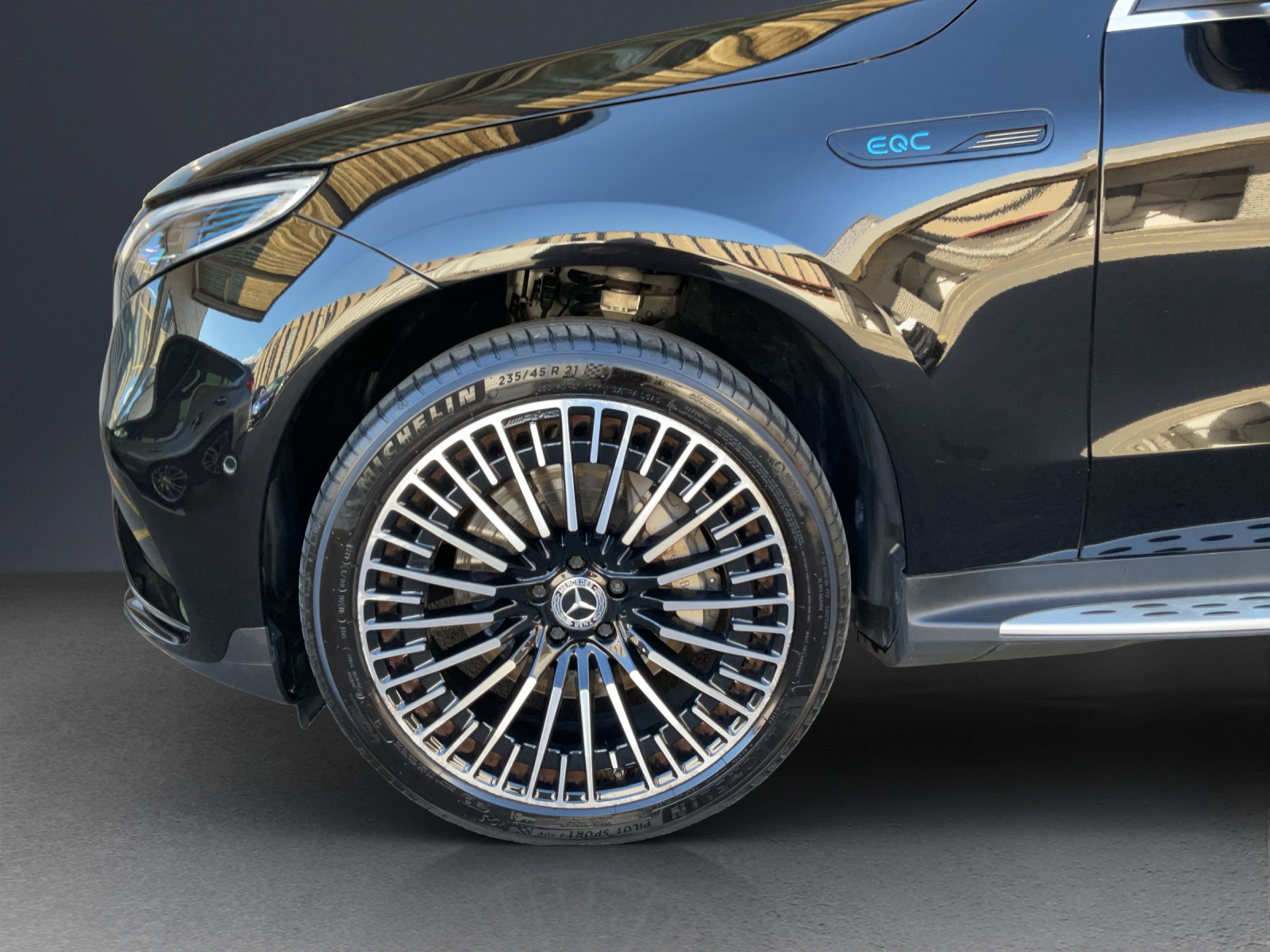 MERCEDES-BENZ EQC 400 AMG Line 4Matic-image-5