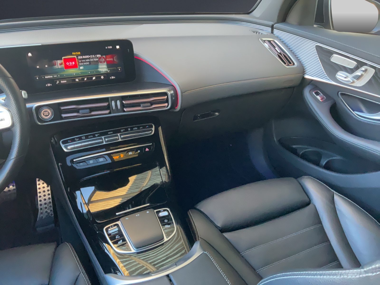 MERCEDES-BENZ EQC 400 AMG Line 4Matic-image-10