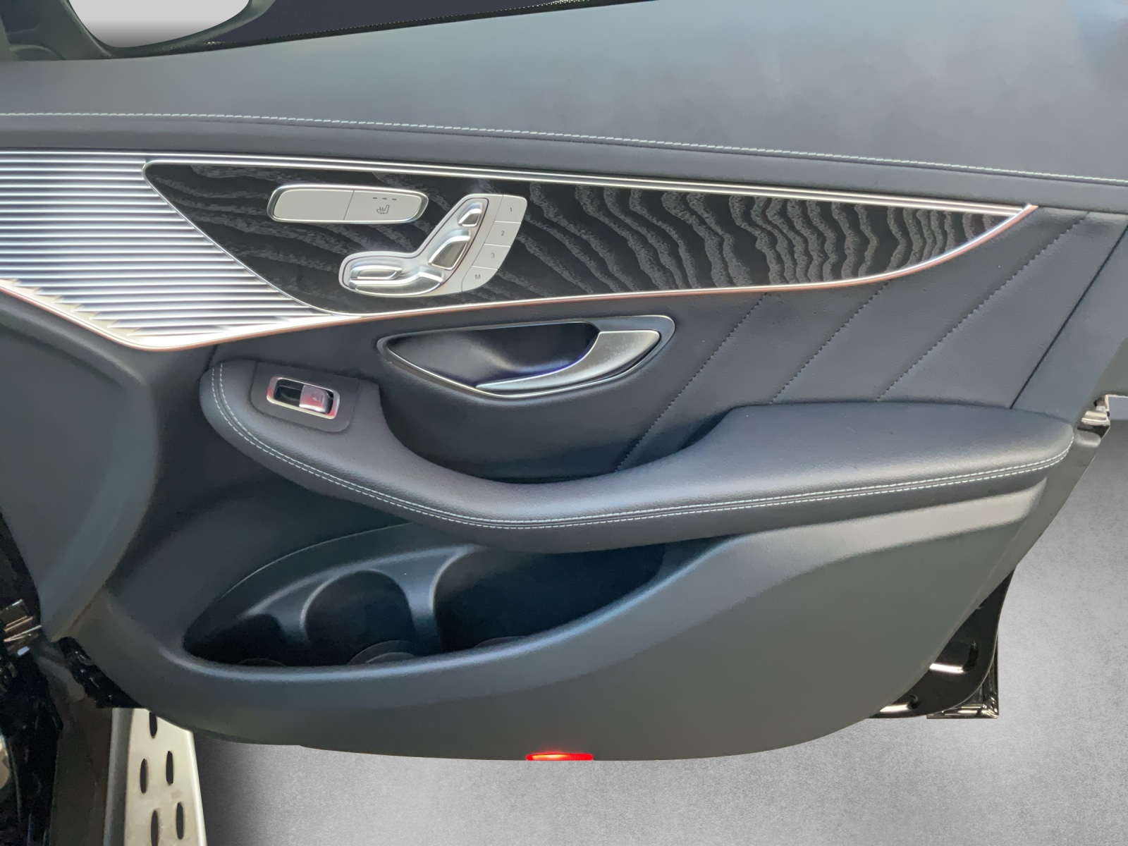 MERCEDES-BENZ EQC 400 AMG Line 4Matic-image-8