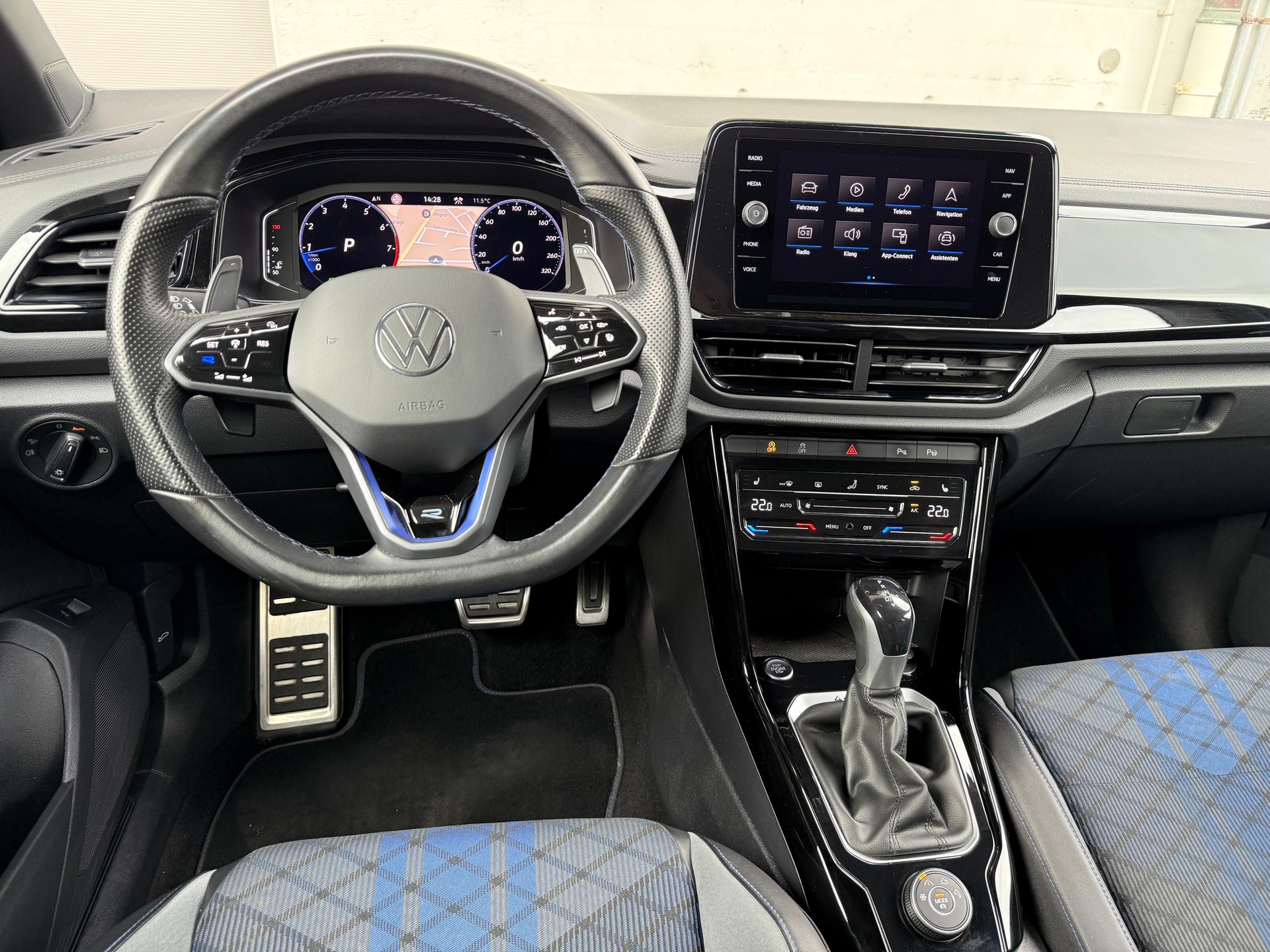 VW T-Roc 2.0 TSI R DSG 4Motion-image-6
