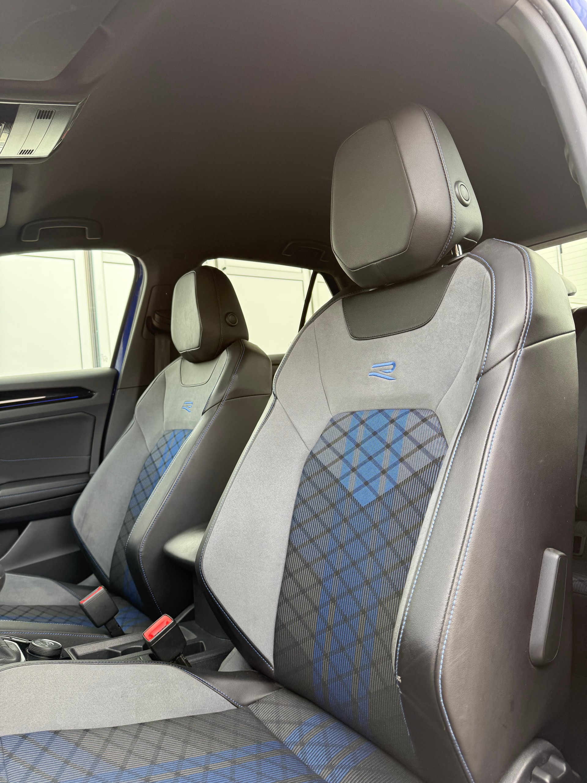 VW T-Roc 2.0 TSI R DSG 4Motion-image-15