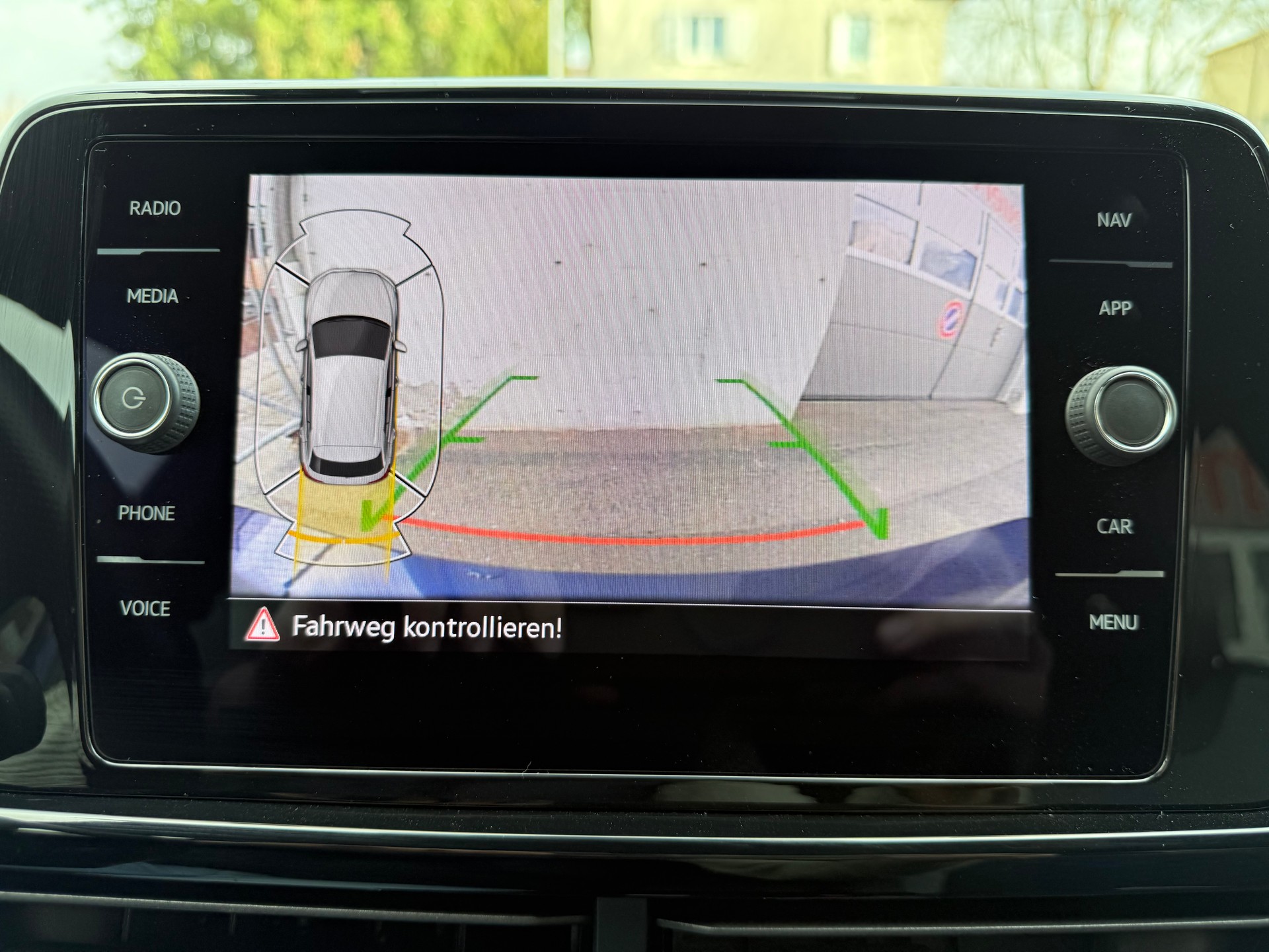 VW T-Roc 2.0 TSI R DSG 4Motion-image-7