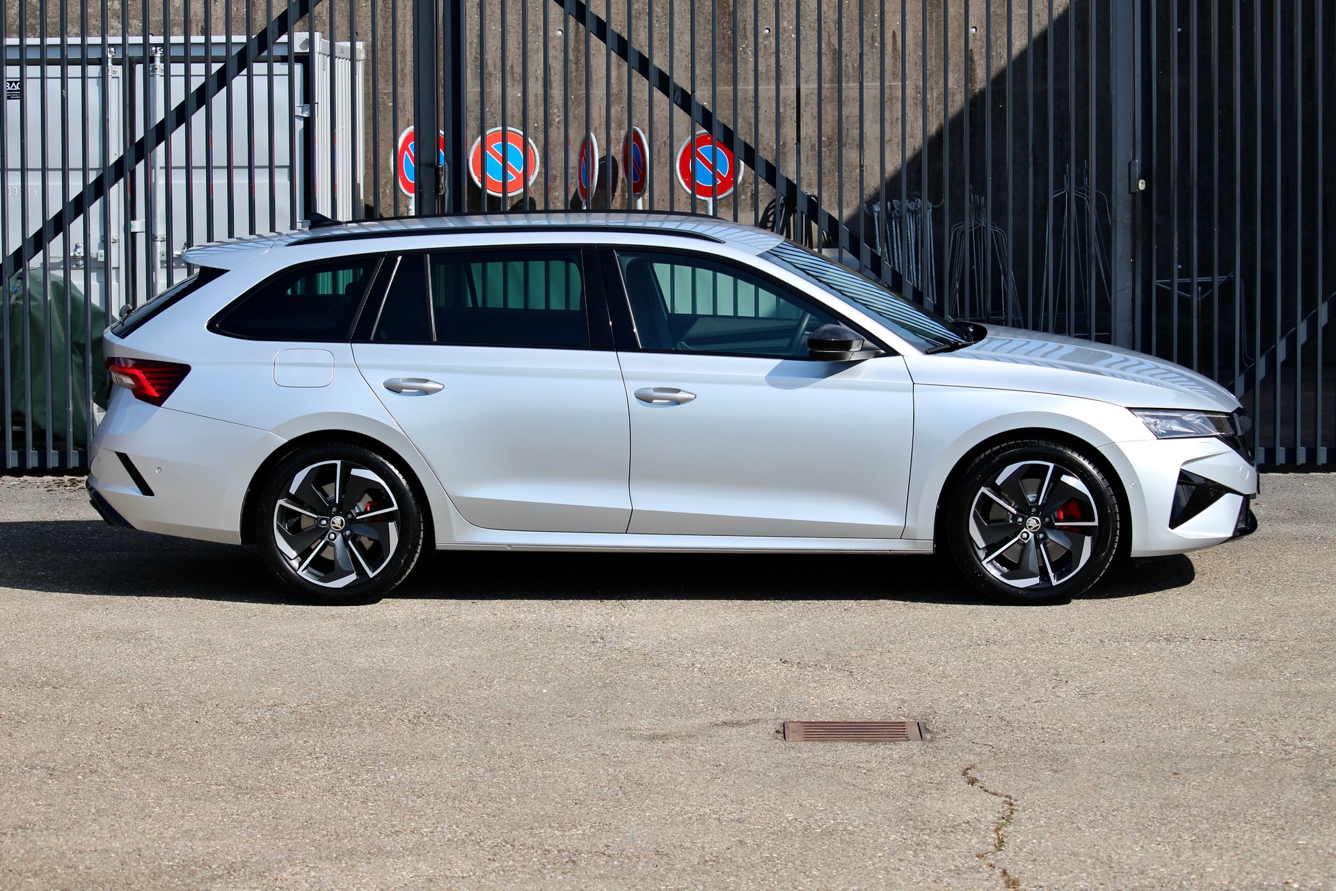 SKODA Octavia Combi 2.0 TSI DSG RS 265PS *Facelift Model 2025 * Werks-Garantie ab 1.Inv. 60-Monate bis und mit Jahr 2029-showroom-element-3