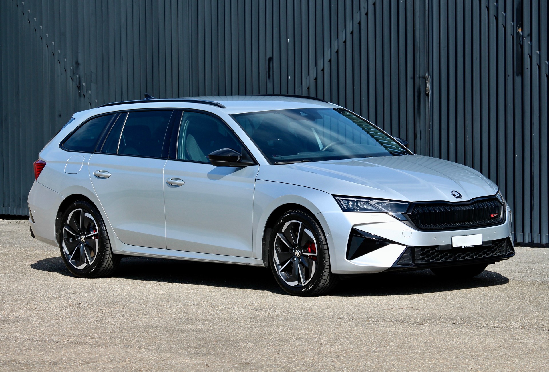 SKODA Octavia Combi 2.0 TSI DSG RS 265PS *Facelift Model 2025 * Werks-Garantie ab 1.Inv. 60-Monate bis und mit Jahr 2029-showroom-element-1