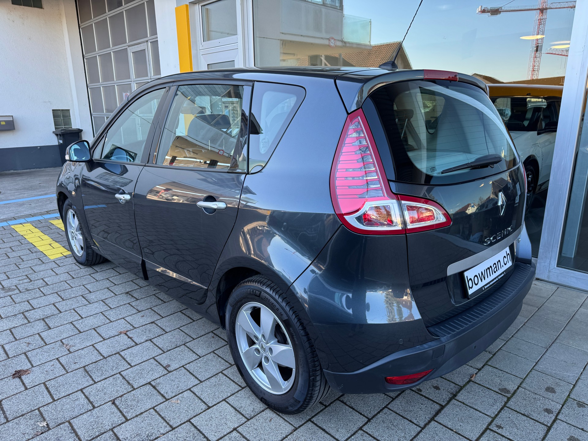 RENAULT Scénic 1.4 16V Turbo Dynamique-image-1