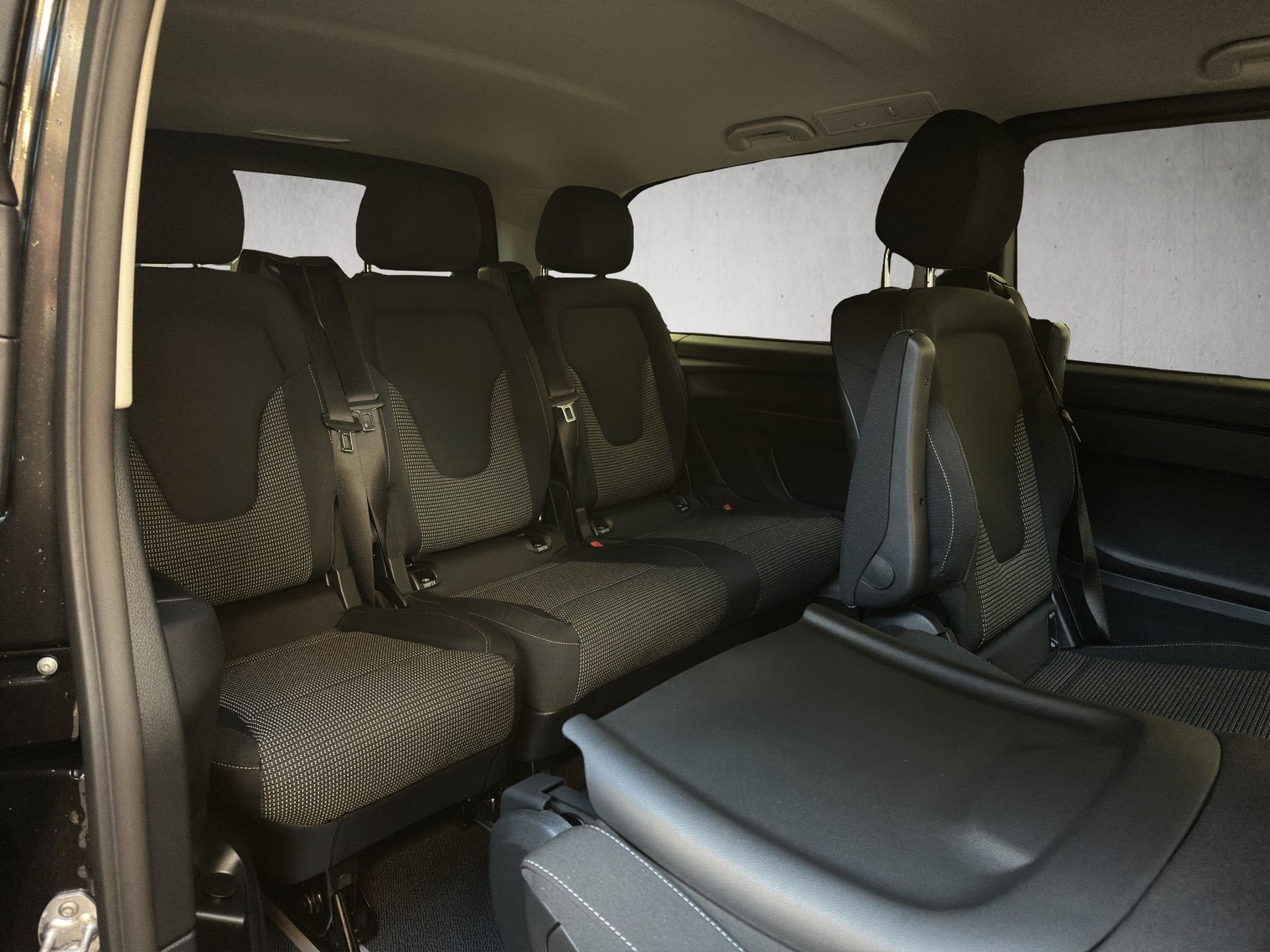 MERCEDES-BENZ Vito 116 CDI Lang Tourer 9G-Tronic 4M Select-image-9