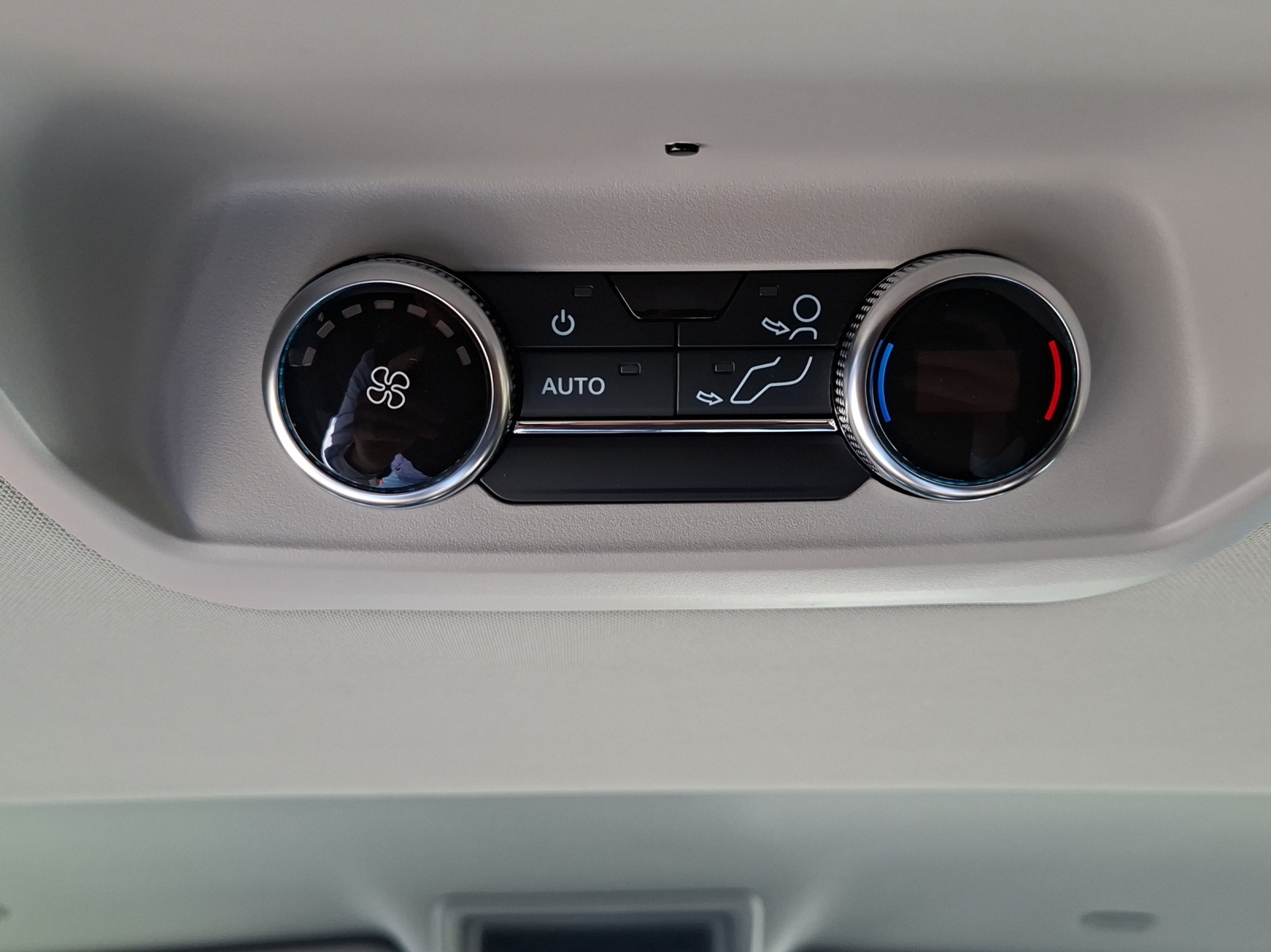 FORD Tourneo Bus 320 L1H1 Sport Automatique 4x4-image-14