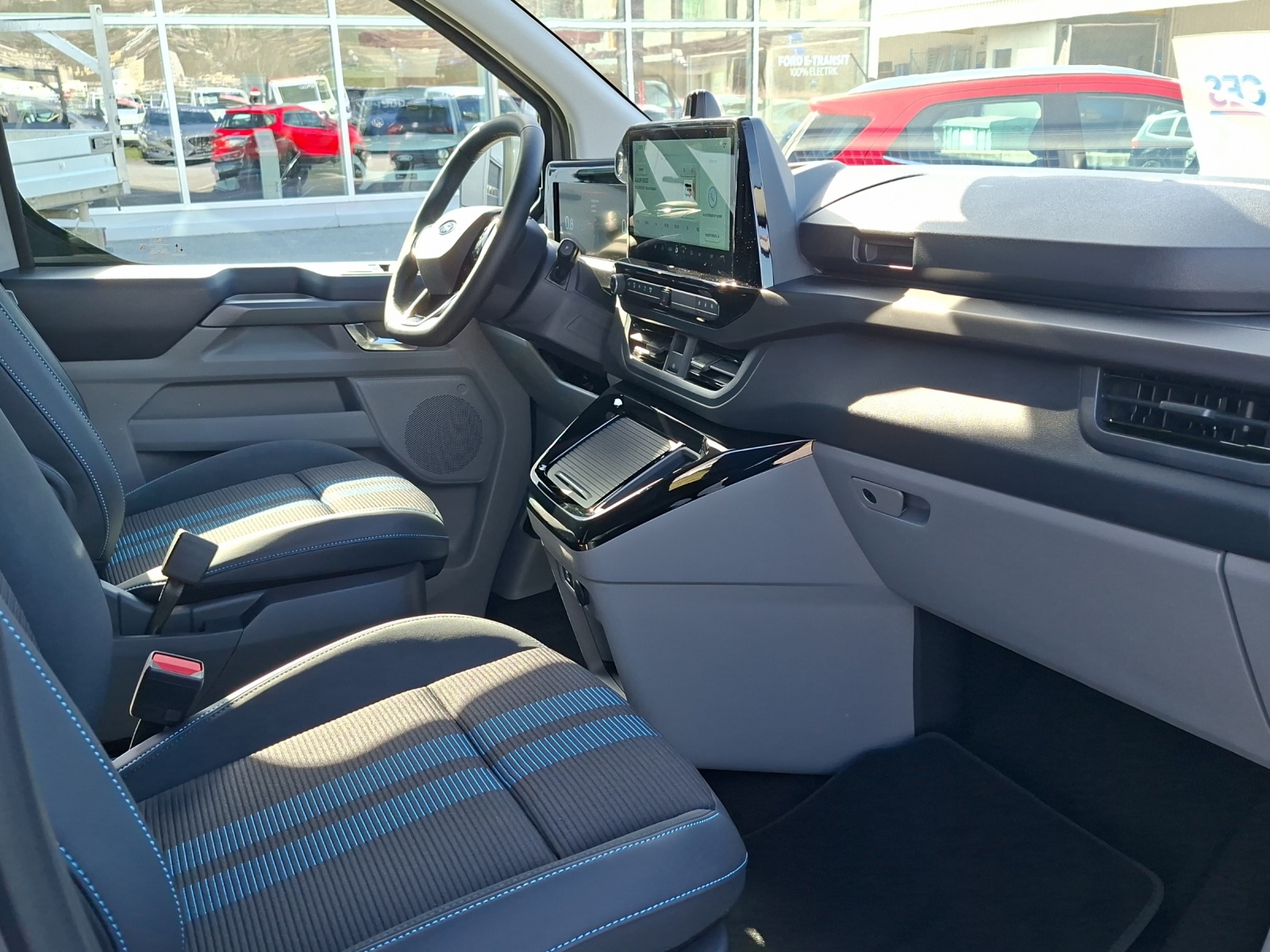FORD Tourneo Bus 320 L1H1 Sport Automatique 4x4-image-9