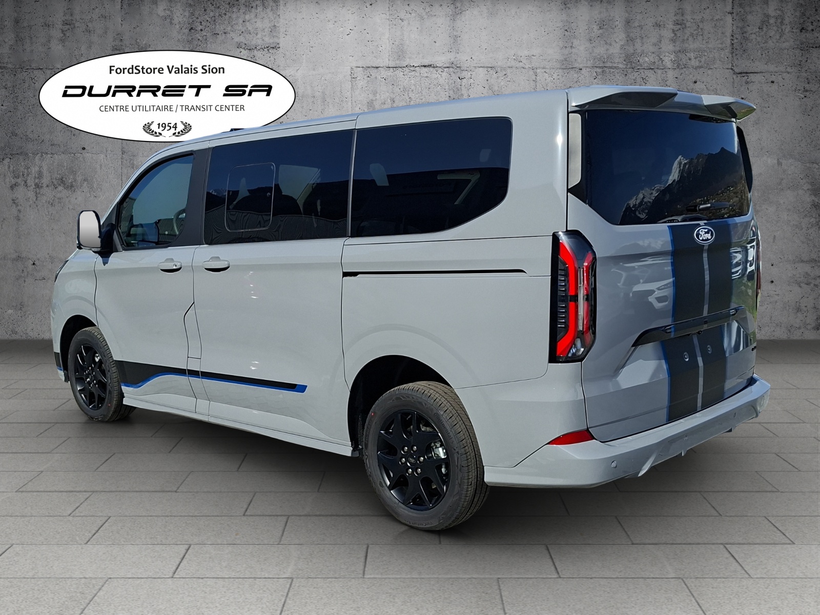 FORD Tourneo Bus 320 L1H1 Sport Automatique 4x4-image-1