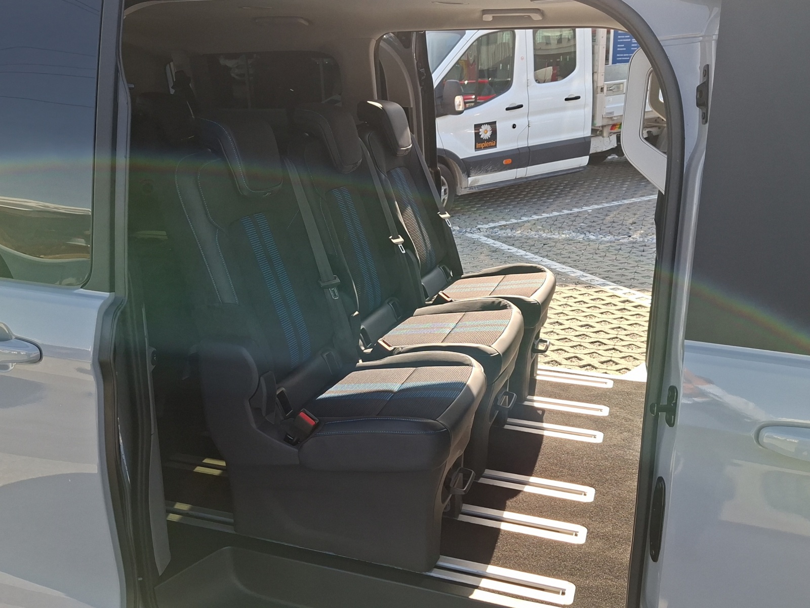 FORD Tourneo Bus 320 L1H1 Sport Automatique 4x4-image-13