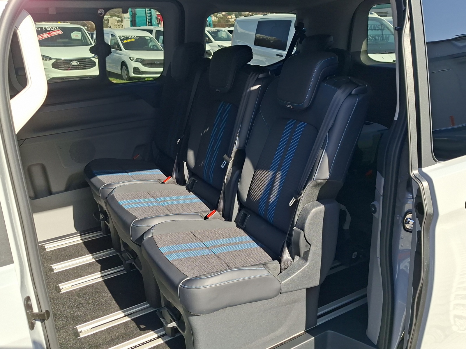 FORD Tourneo Bus 320 L1H1 Sport Automatique 4x4-image-10