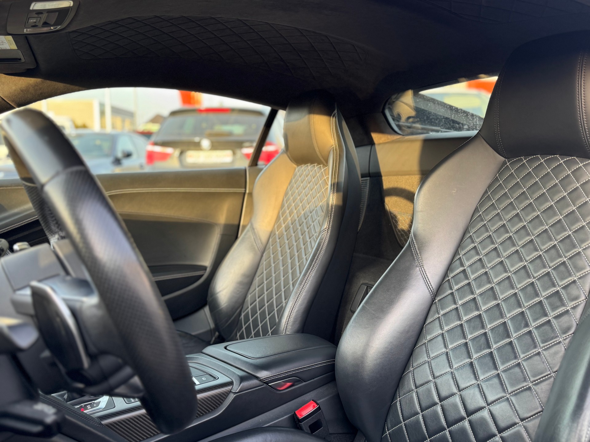 AUDI R8 Coupé 5.2 plus S-Tronic-image-14
