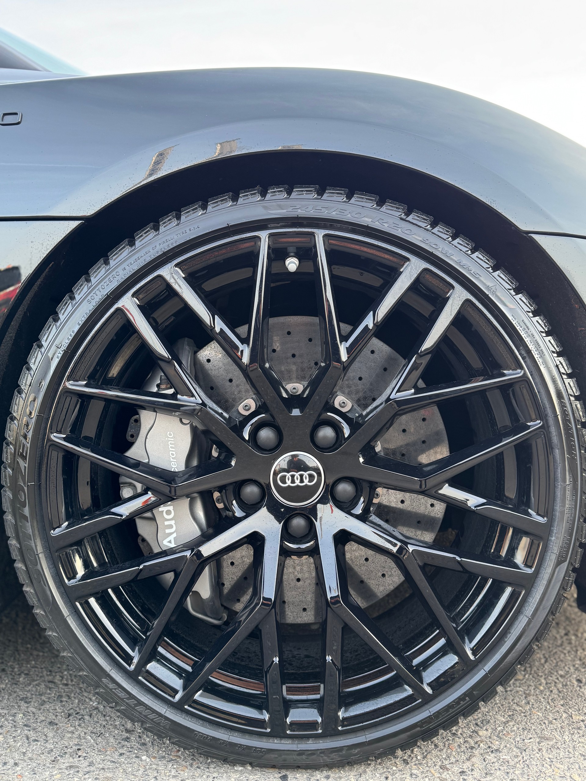 AUDI R8 Coupé 5.2 plus S-Tronic-image-12