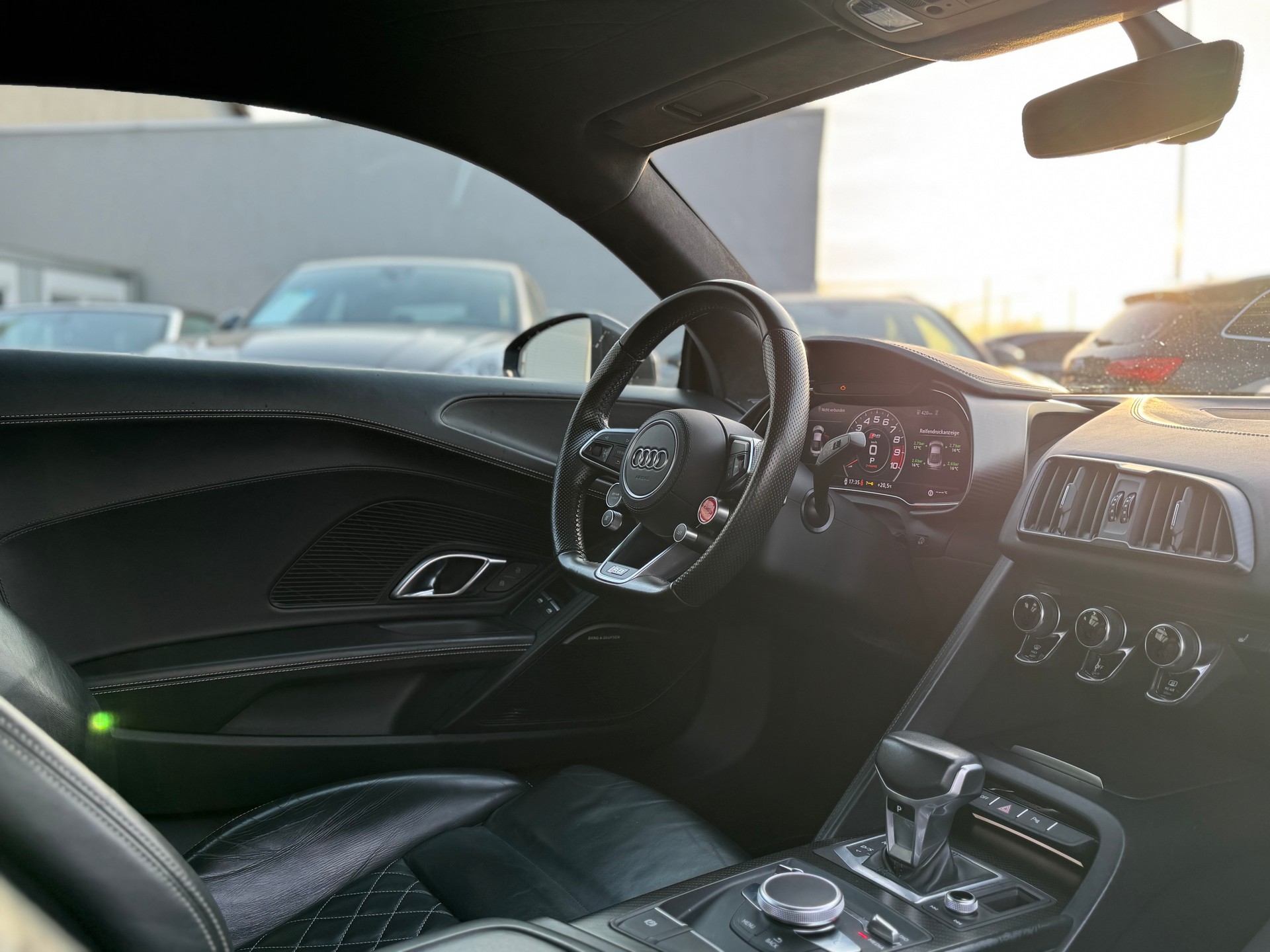 AUDI R8 Coupé 5.2 plus S-Tronic-image-13