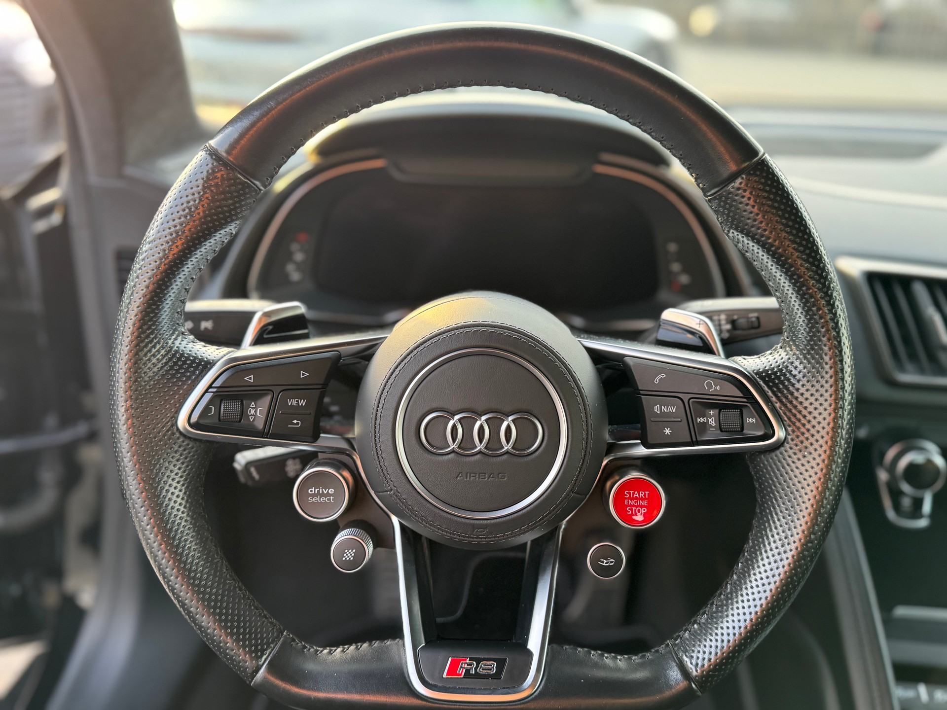 AUDI R8 Coupé 5.2 plus S-Tronic-image-16