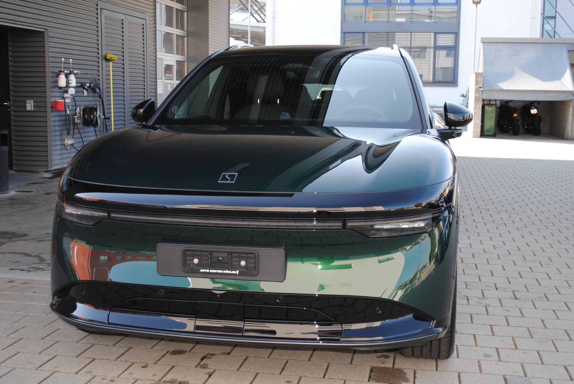 ZEEKR 7X 100kWh Privilege AWD inkl. Comfort und Cockpit Paket-showroom-element-3
