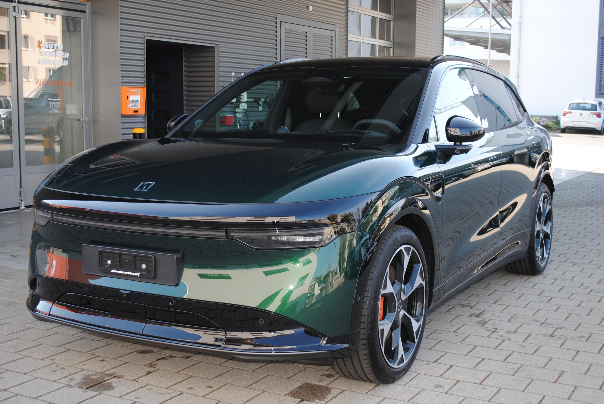 ZEEKR 7X 100kWh Privilege AWD inkl. Comfort und Cockpit Paket-showroom-element-2