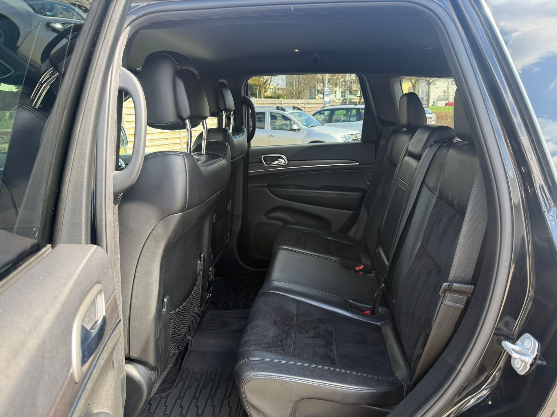 JEEP Grand Cherokee 3.0 CRD 250 Night Eagle-image-10