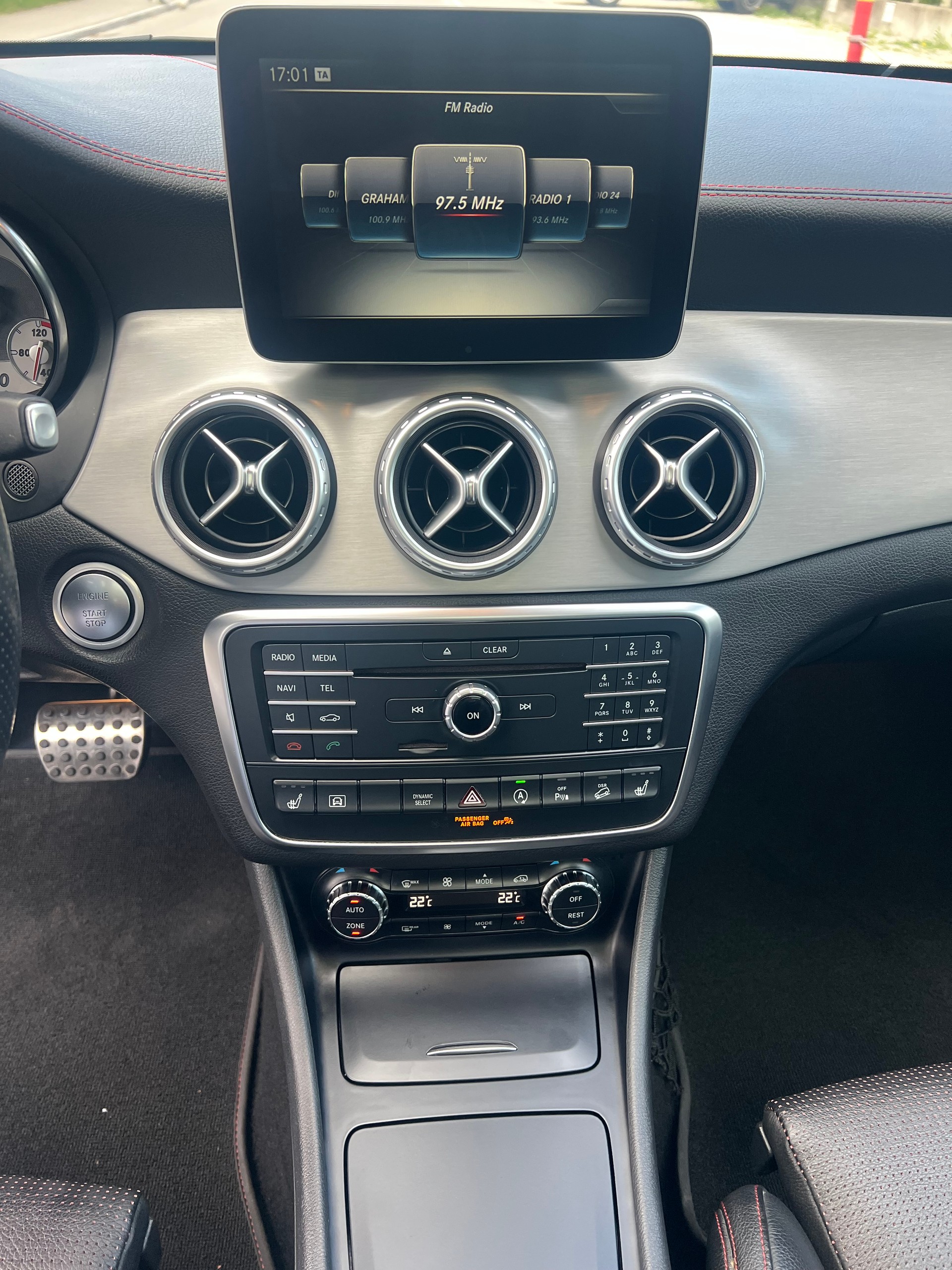 MERCEDES-BENZ GLA 220 d AMG Line 4Matic 7G-DCT-image-15