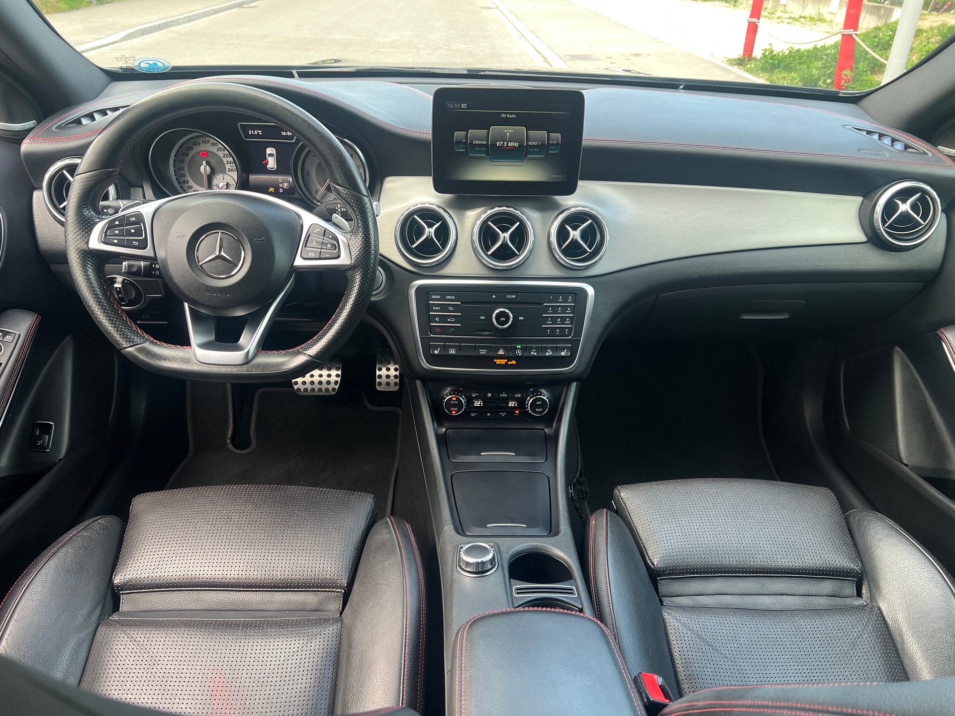 MERCEDES-BENZ GLA 220 d AMG Line 4Matic 7G-DCT-image-12