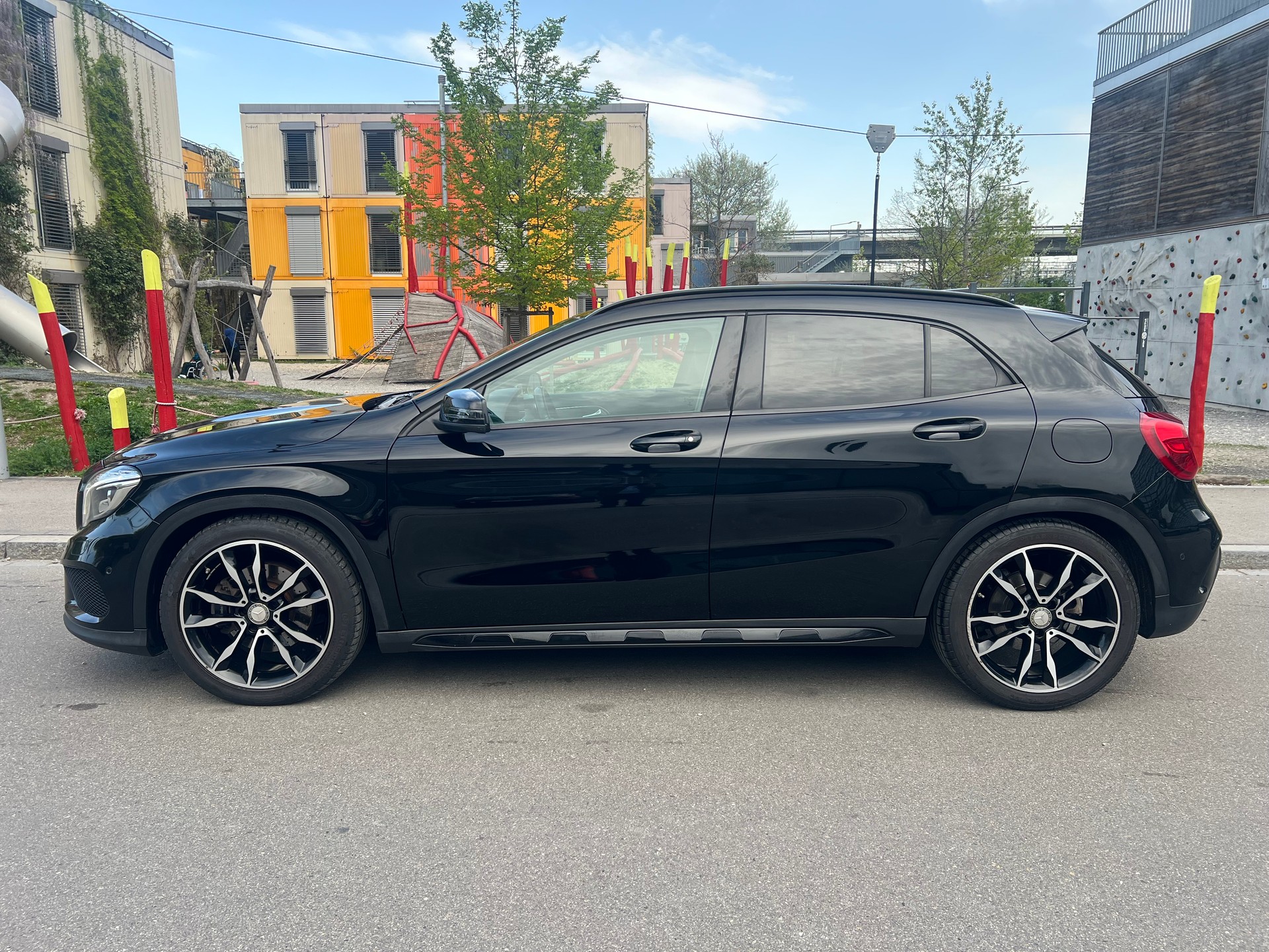 MERCEDES-BENZ GLA 220 d AMG Line 4Matic 7G-DCT-image-4