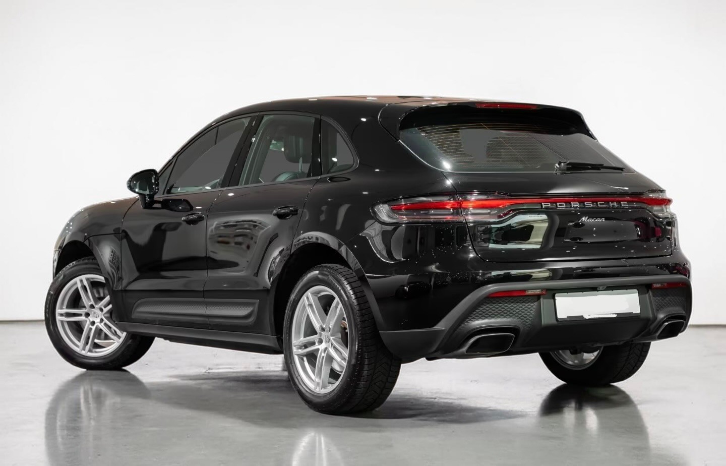 PORSCHE Macan PDK-showroom-element-3