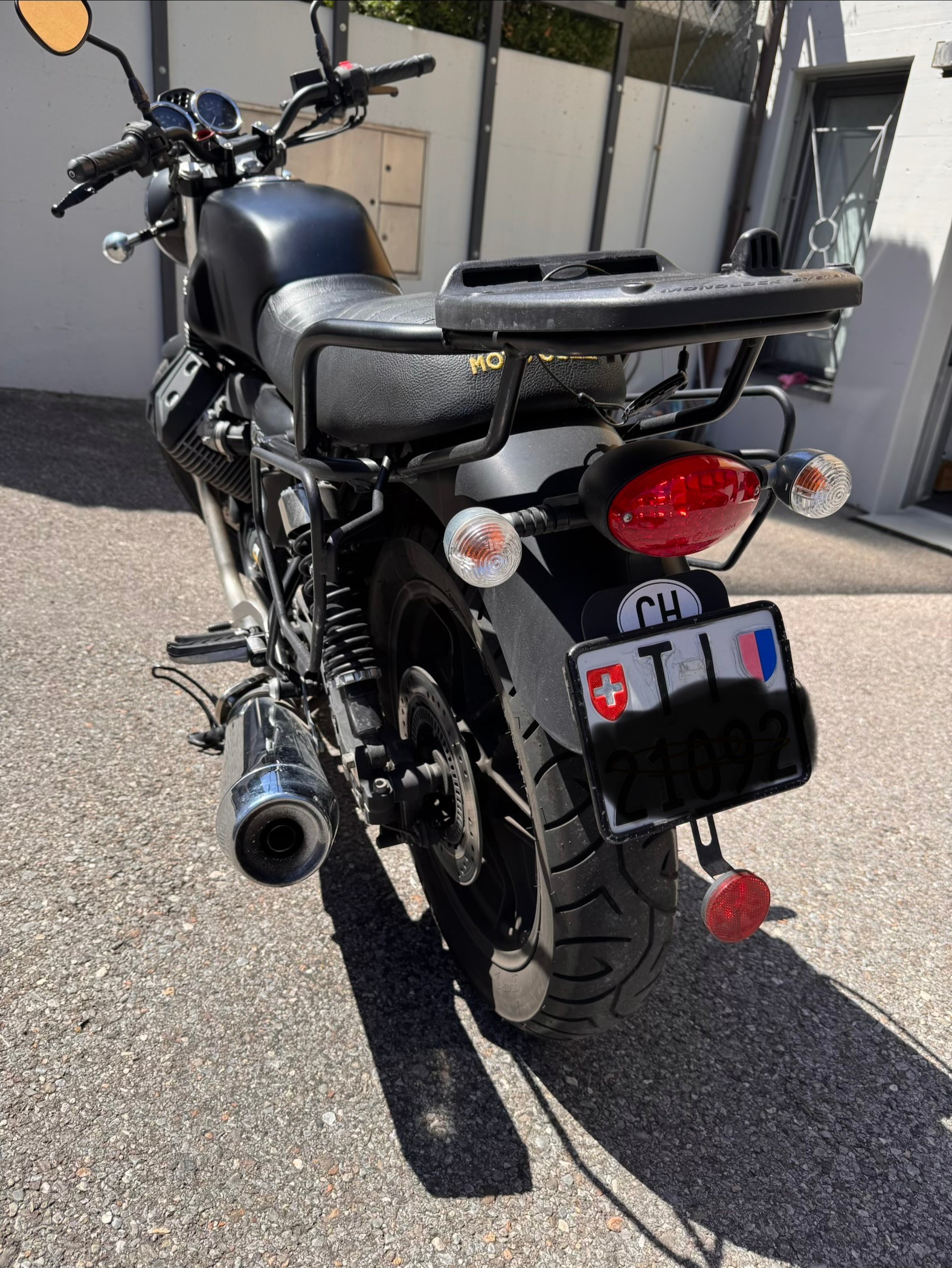MOTO GUZZI V7 Stone 750-image-3