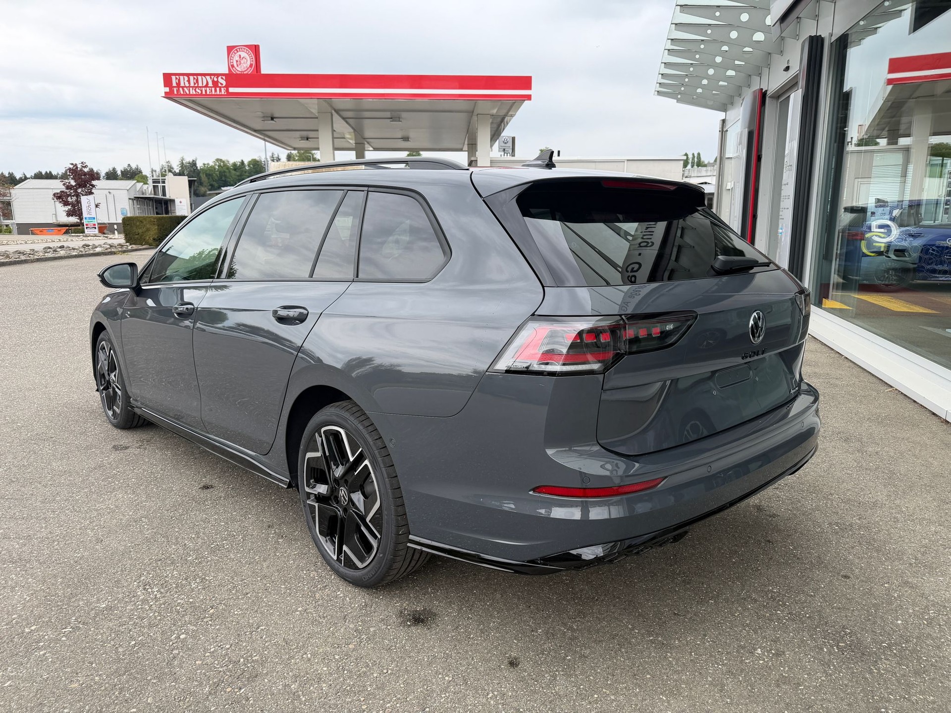 VW Golf Variant 2.0 TSI R-Line DSG 4 Motion-showroom-element-2