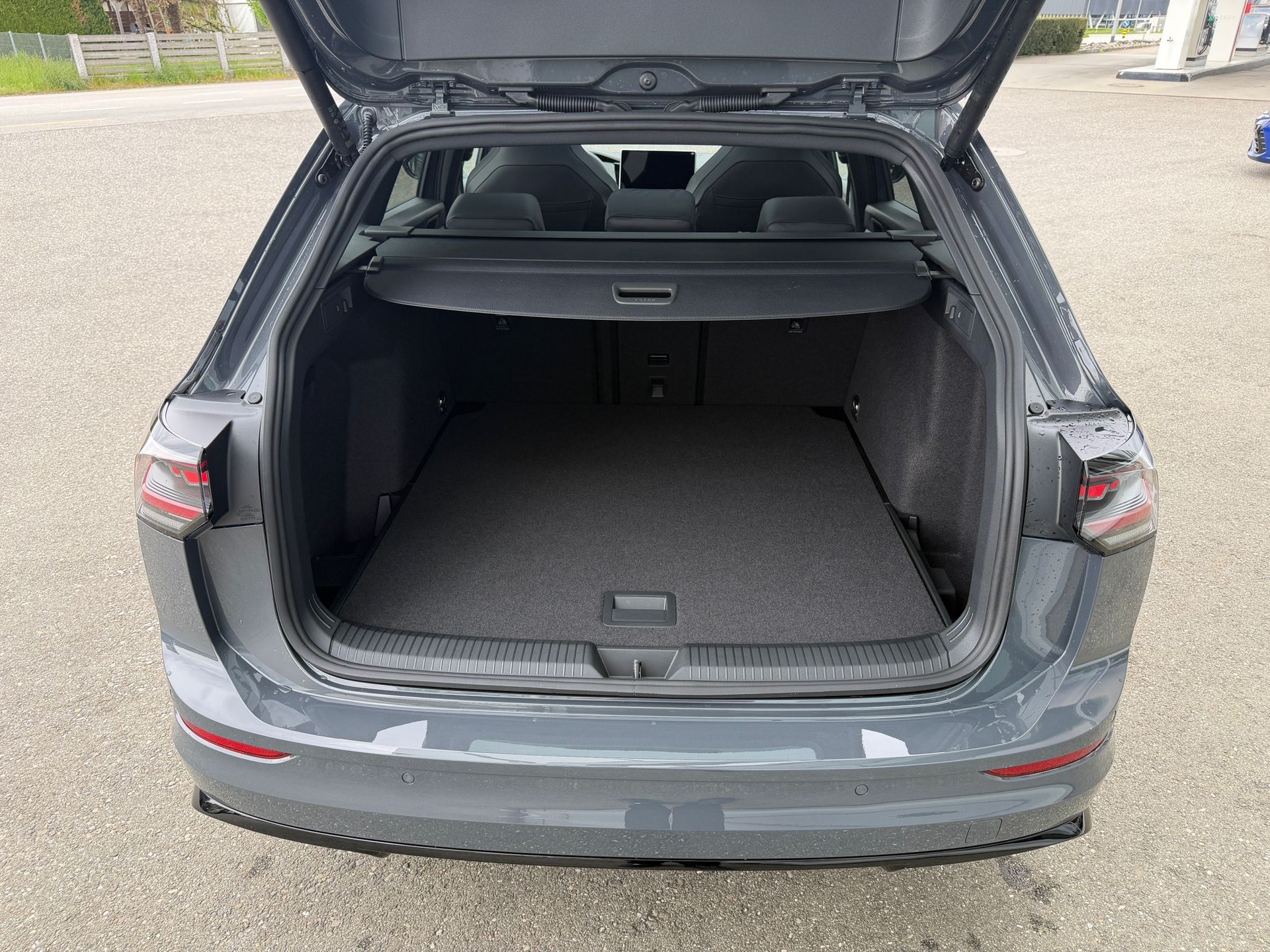 VW Golf Variant 2.0 TSI R-Line DSG 4 Motion-image-26