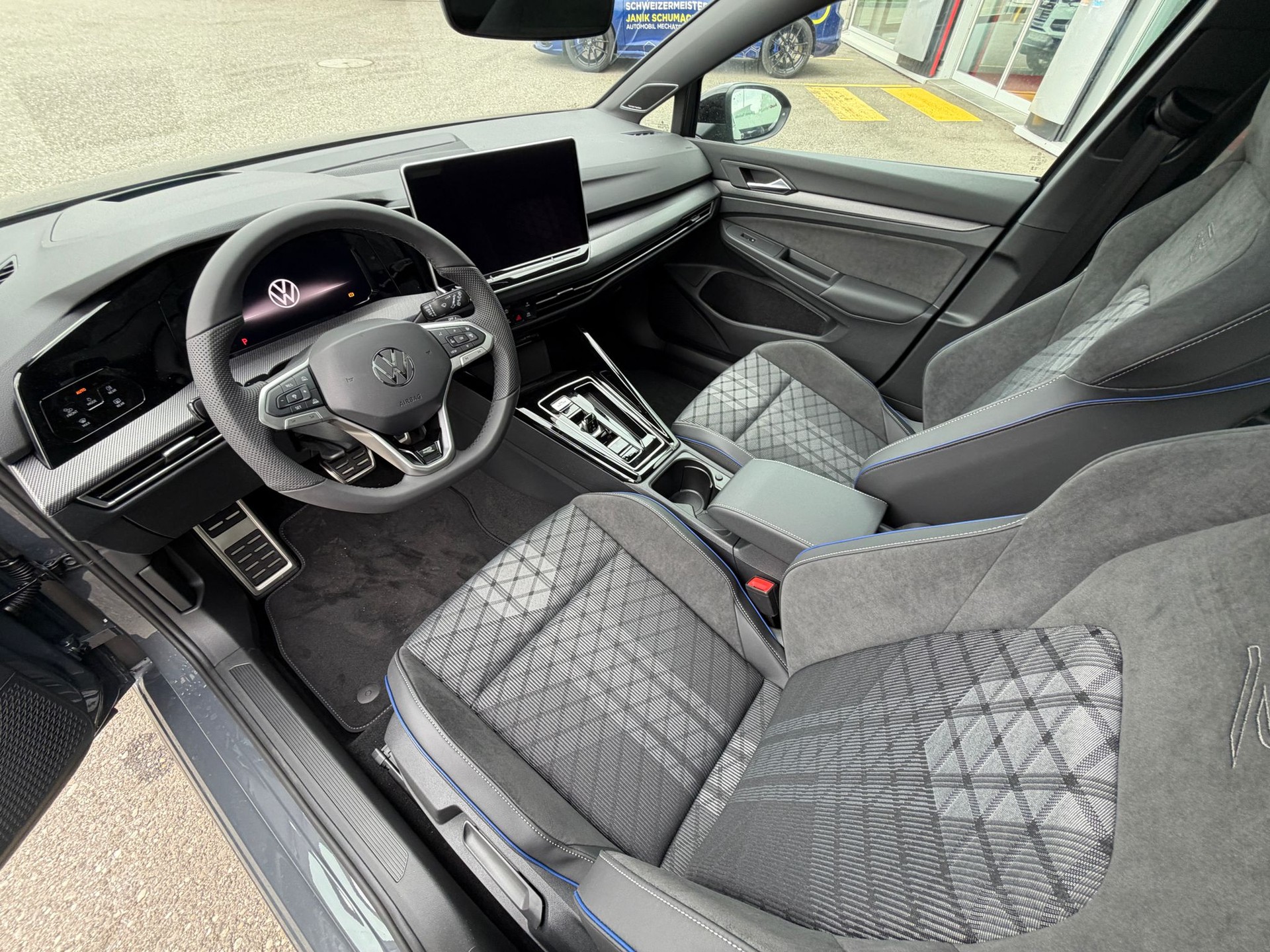 VW Golf Variant 2.0 TSI R-Line DSG 4 Motion-image-10