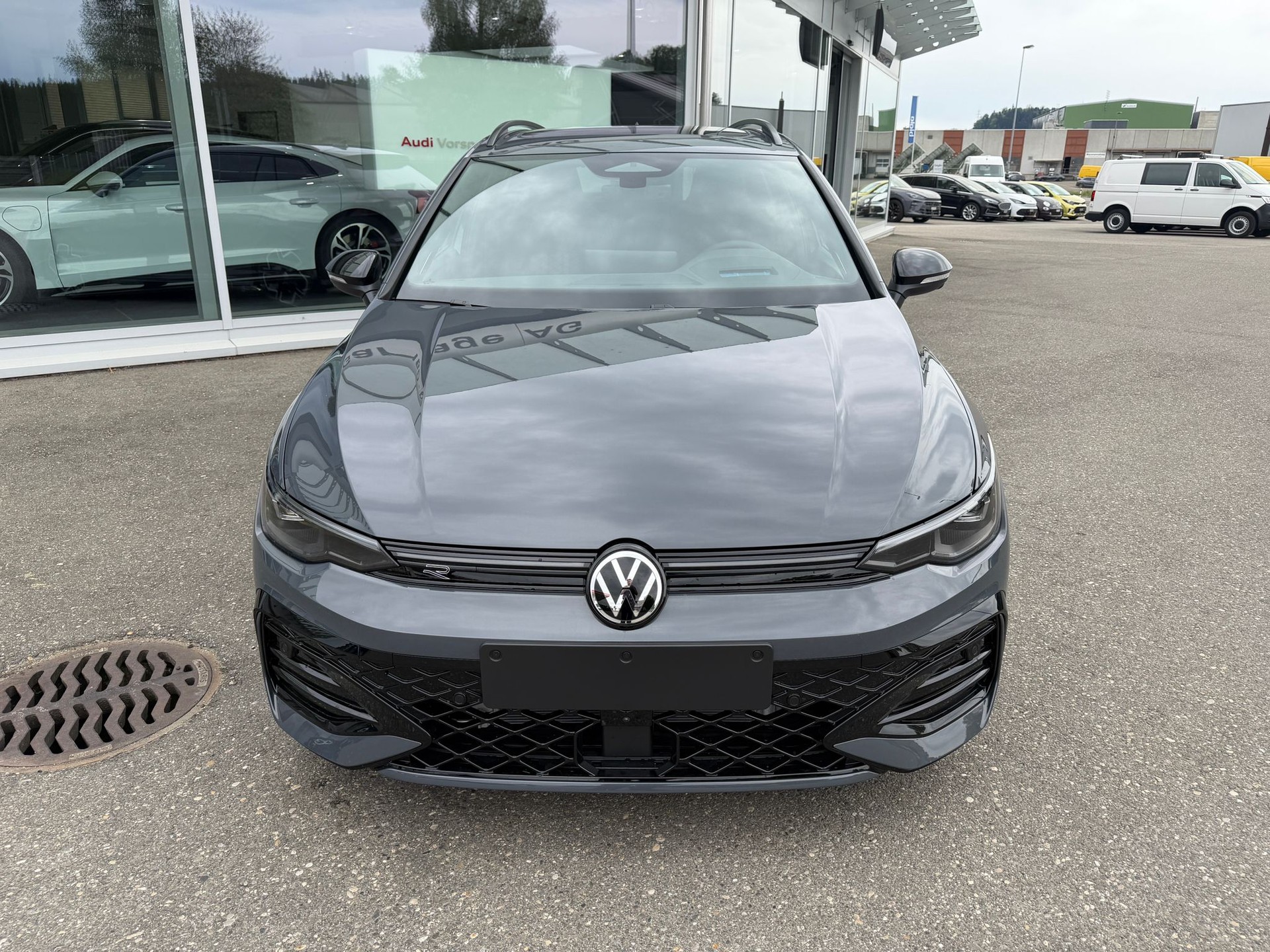 VW Golf Variant 2.0 TSI R-Line DSG 4 Motion-image-7