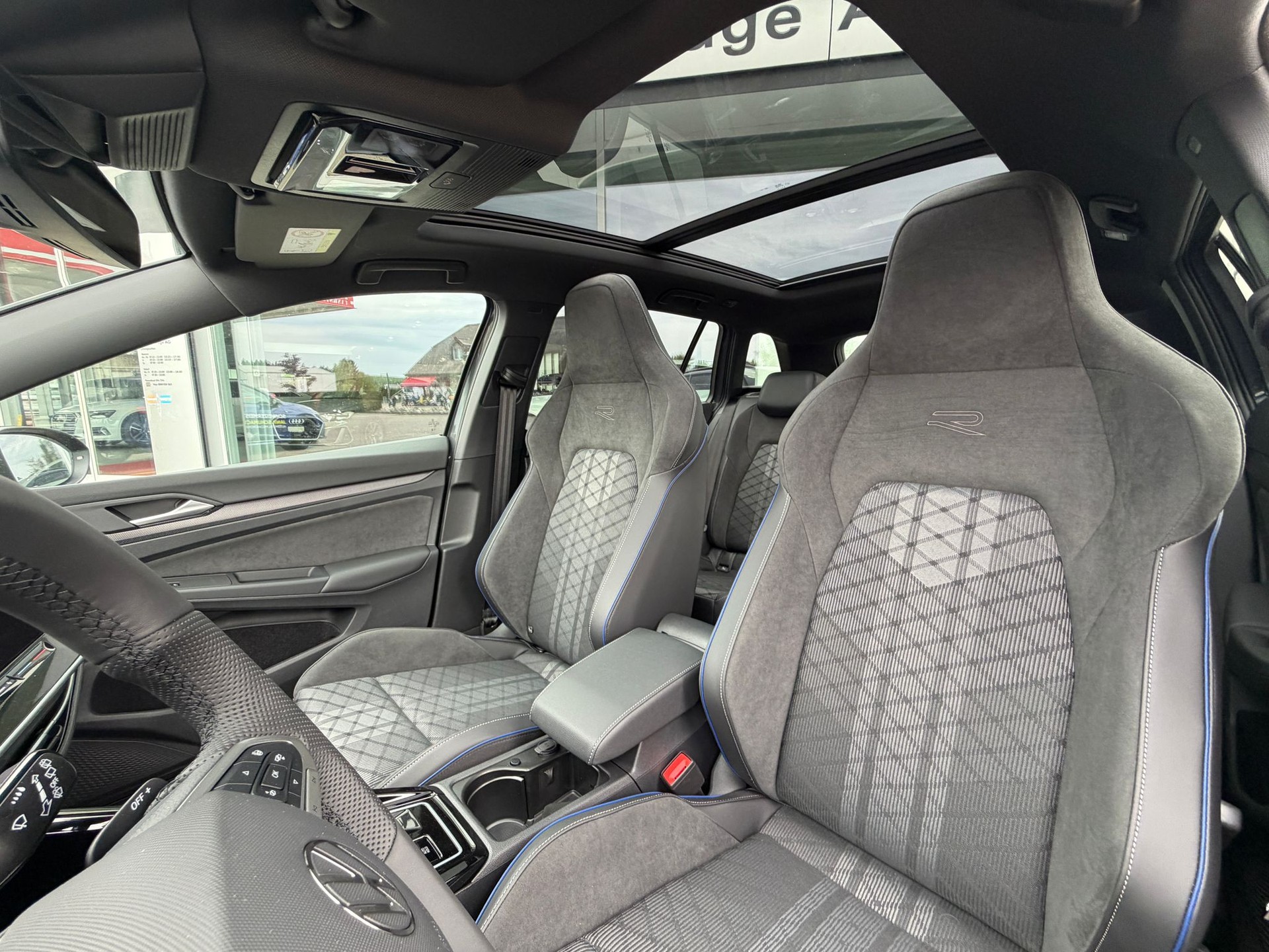 VW Golf Variant 2.0 TSI R-Line DSG 4 Motion-image-11