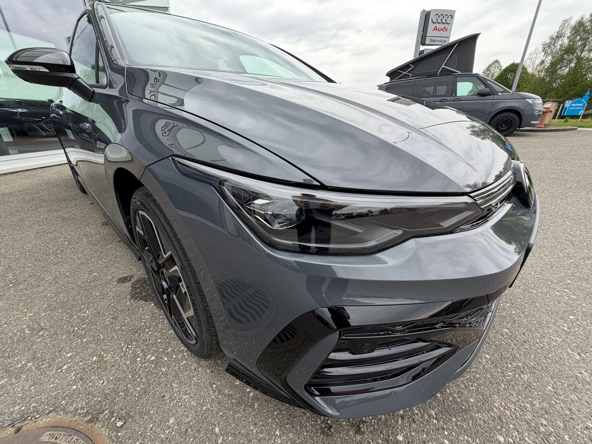 VW Golf Variant 2.0 TSI R-Line DSG 4 Motion-image-8