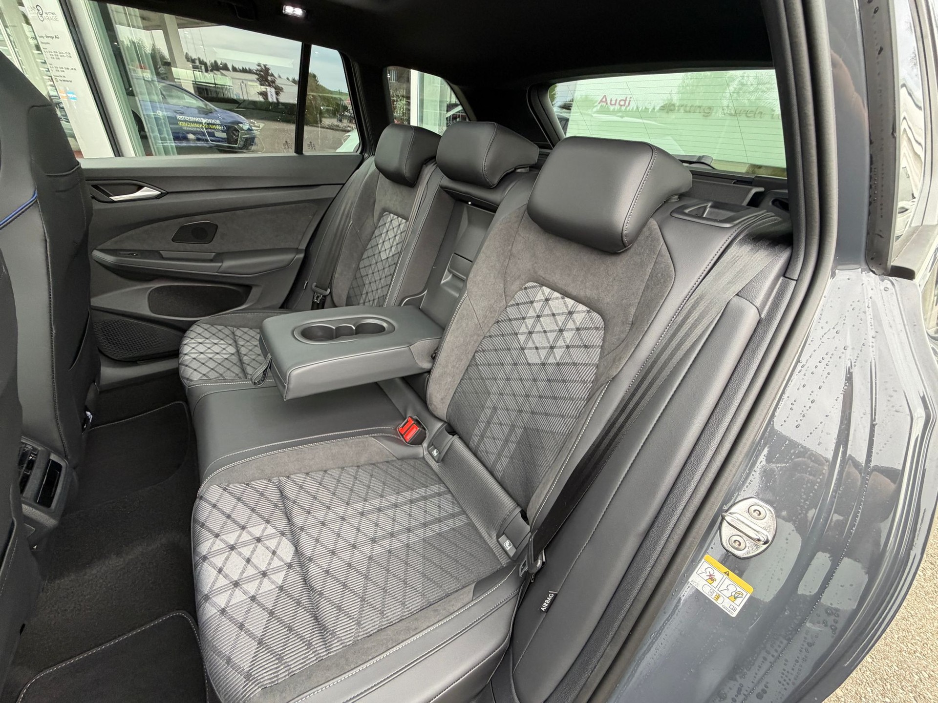 VW Golf Variant 2.0 TSI R-Line DSG 4 Motion-image-22