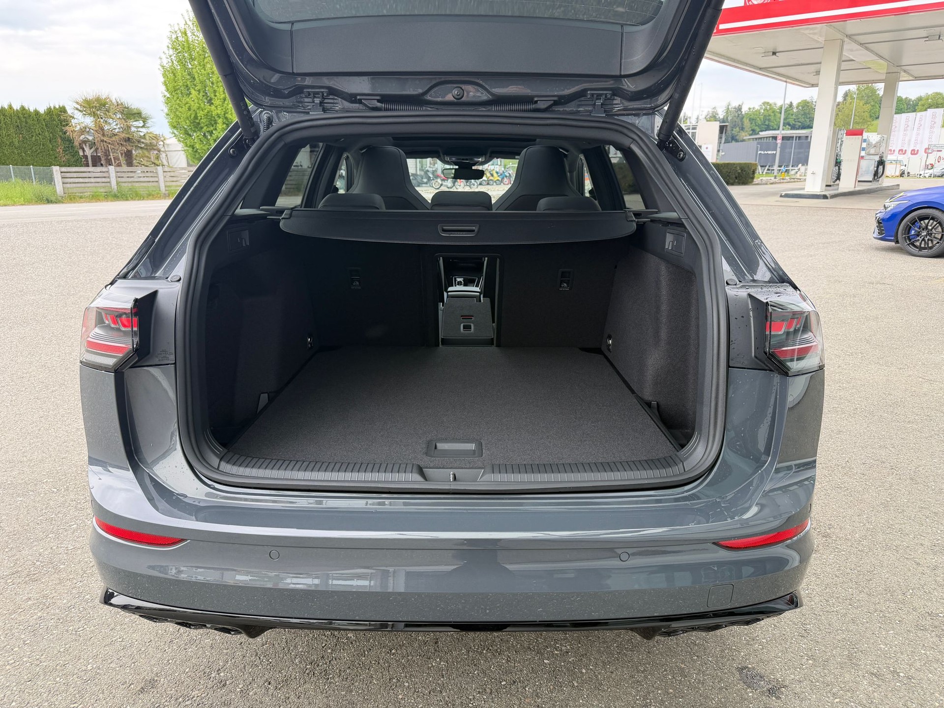 VW Golf Variant 2.0 TSI R-Line DSG 4 Motion-image-30